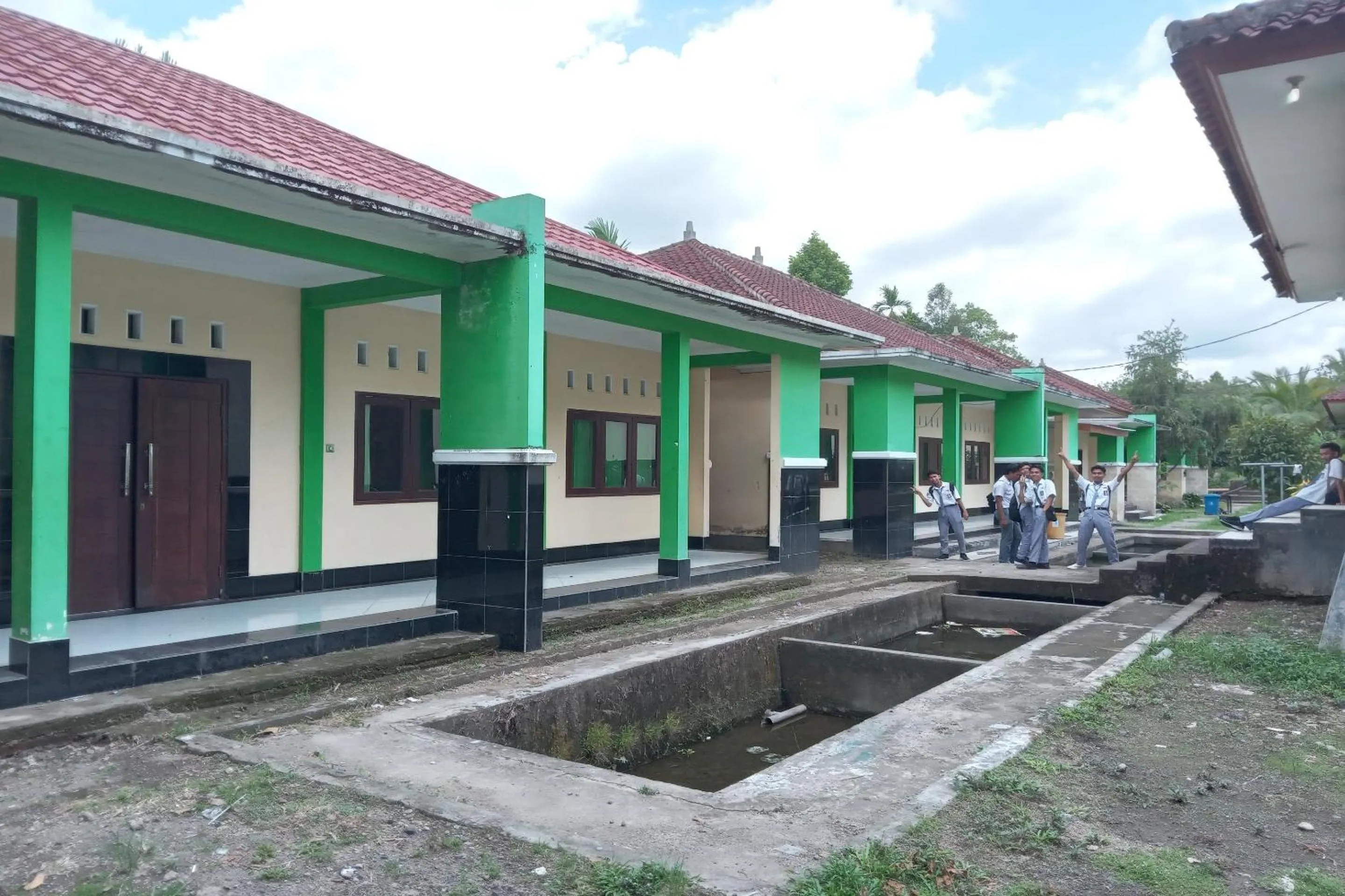 Facade/entrance in Capital O 93391 Golden Manggis Hotel Near SMKN 1 Lingsar
