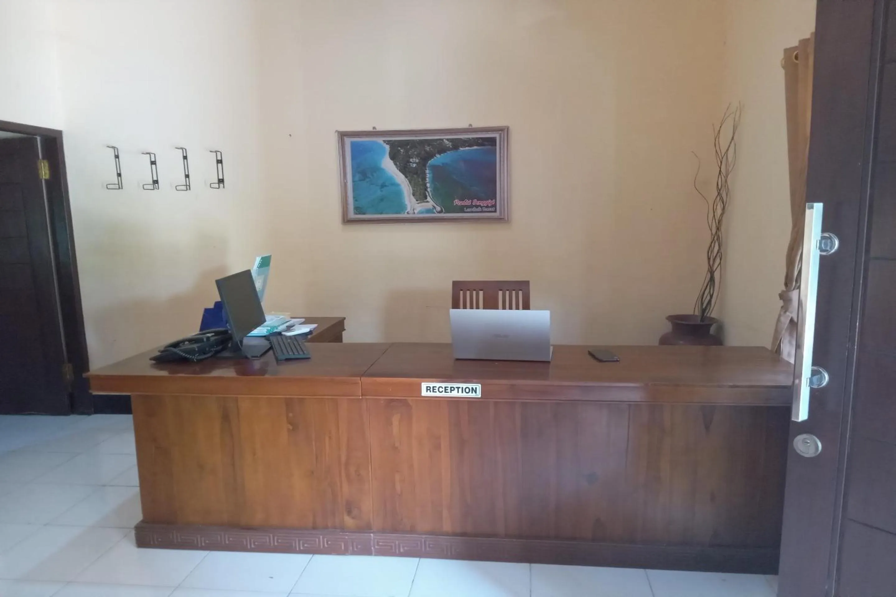 Lobby or reception in Capital O 93391 Golden Manggis Hotel Near SMKN 1 Lingsar
