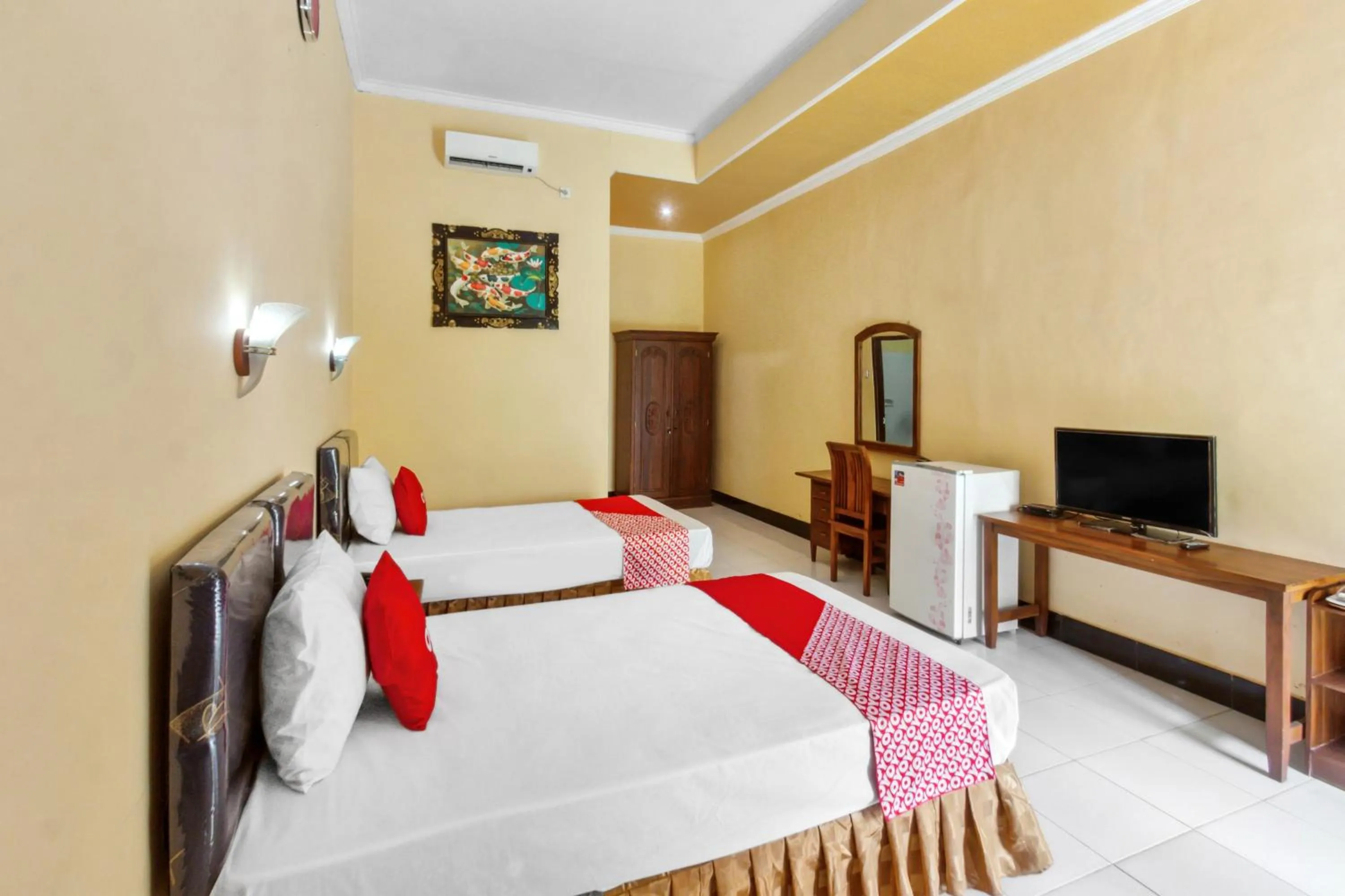 Bedroom, Bed in Capital O 93391 Golden Manggis Hotel Near SMKN 1 Lingsar