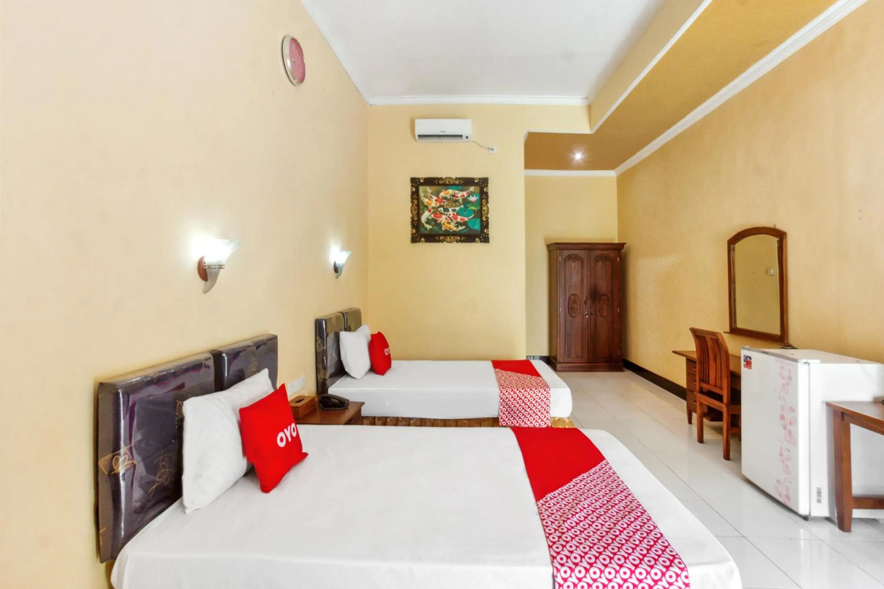Bedroom, Bed in Capital O 93391 Golden Manggis Hotel Near SMKN 1 Lingsar