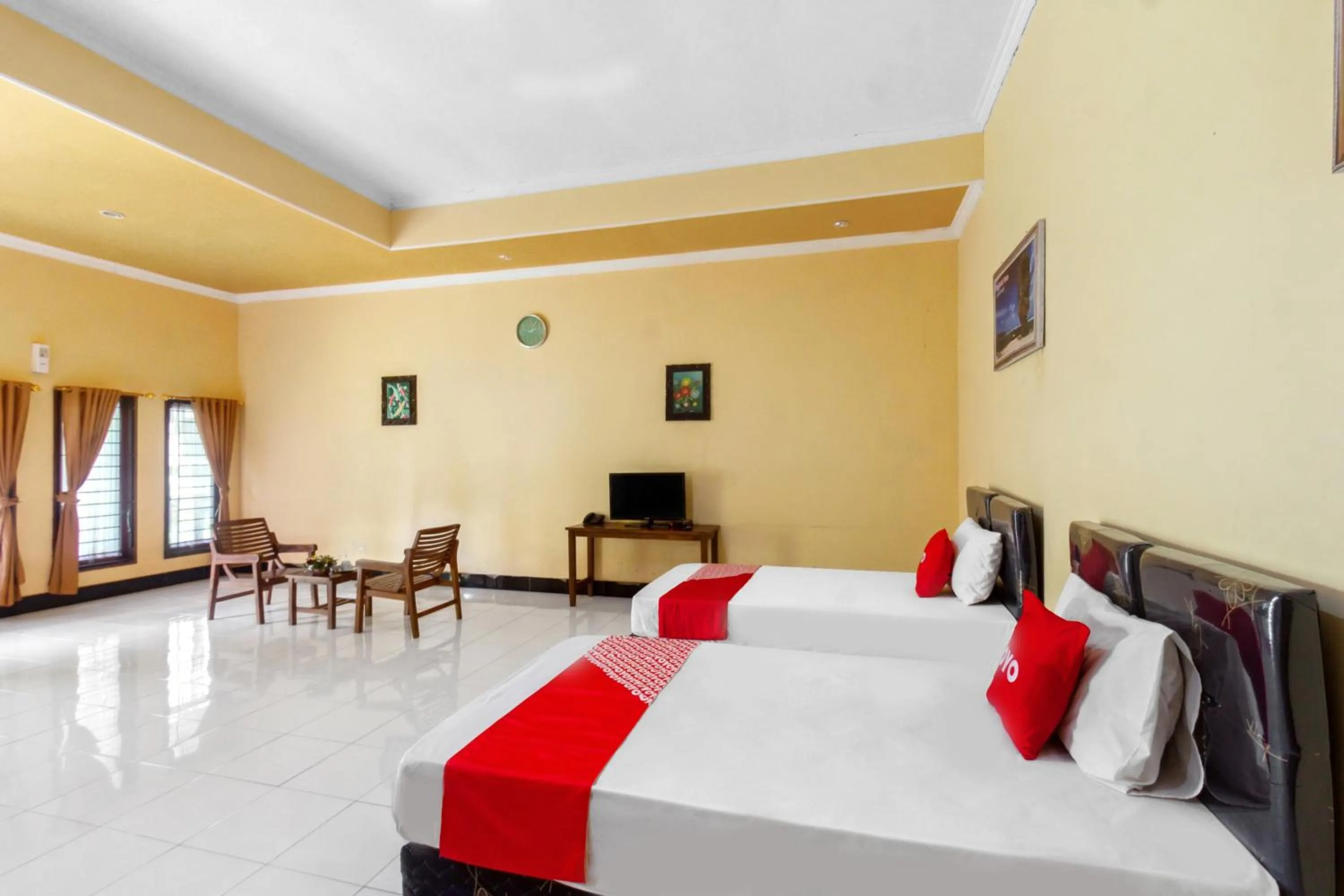 Bedroom, Bed in Capital O 93391 Golden Manggis Hotel Near SMKN 1 Lingsar