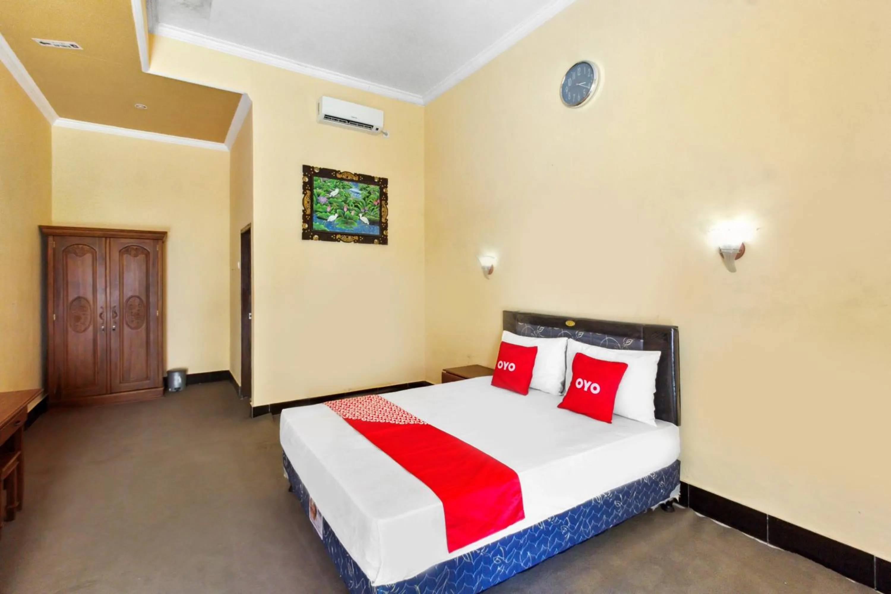 Bedroom, Bed in Capital O 93391 Golden Manggis Hotel Near SMKN 1 Lingsar