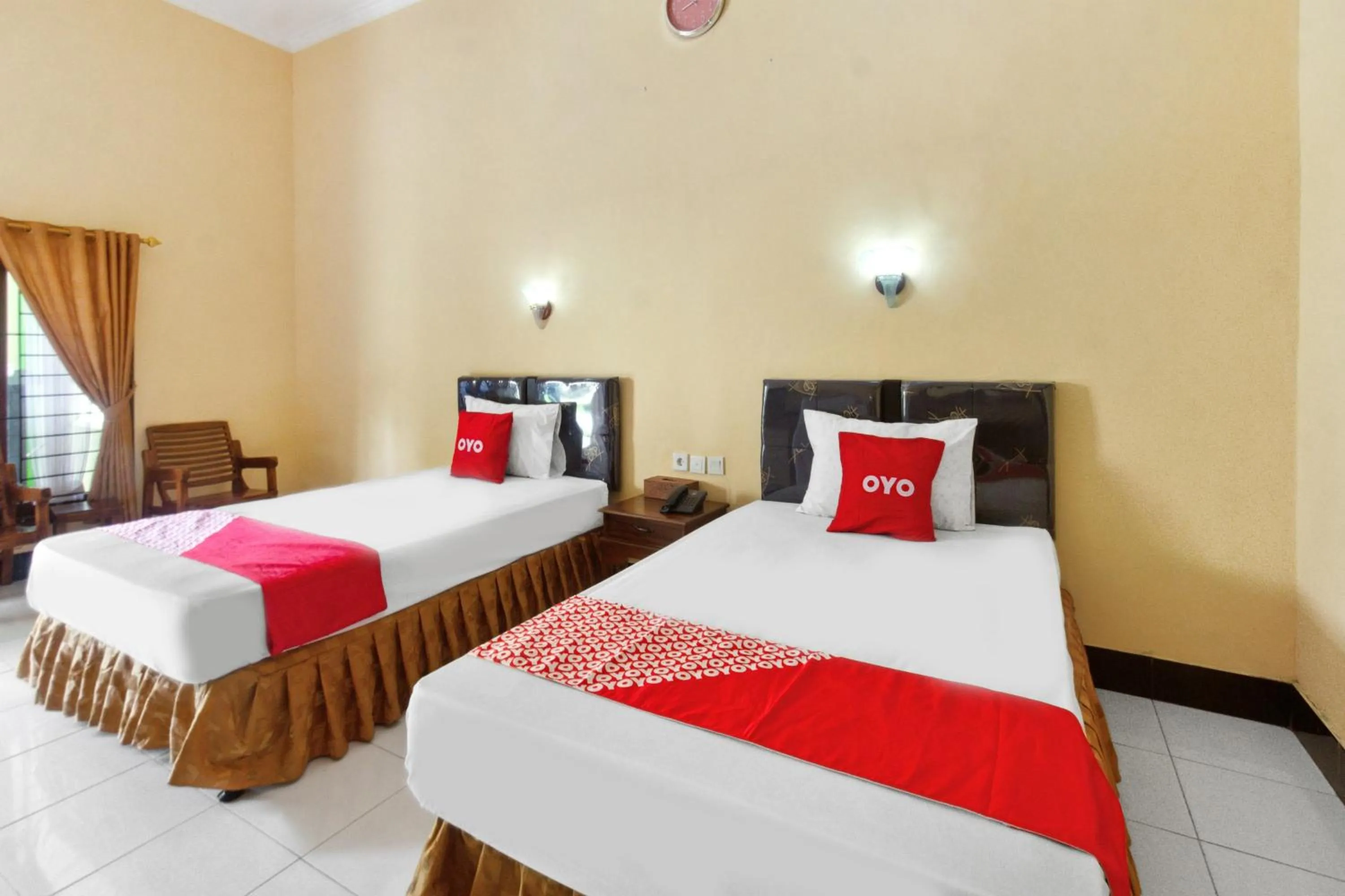 Bedroom, Bed in Capital O 93391 Golden Manggis Hotel Near SMKN 1 Lingsar