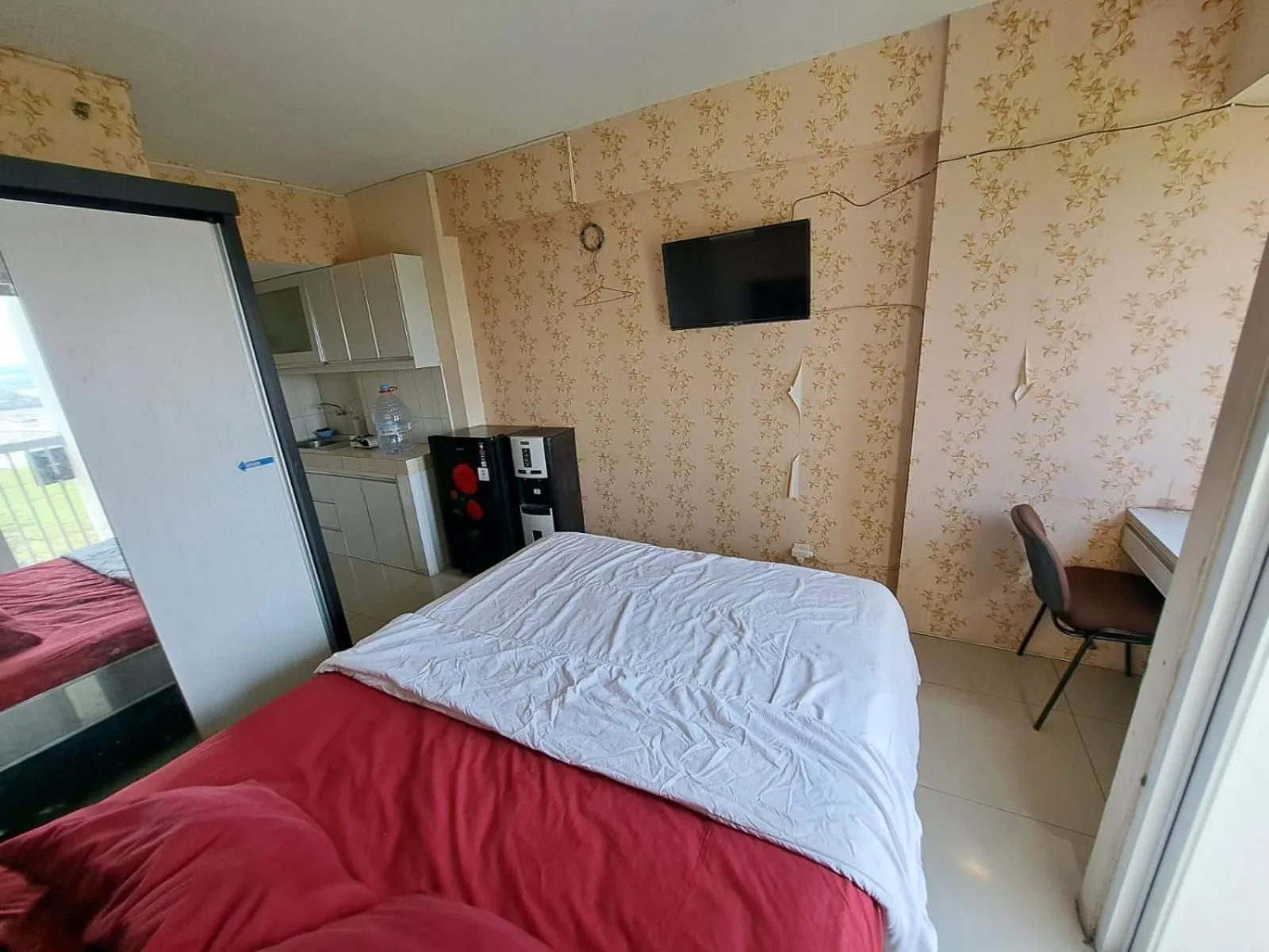 Bedroom, Bed in Hotel O Apartement Grand Sentraland By King Property