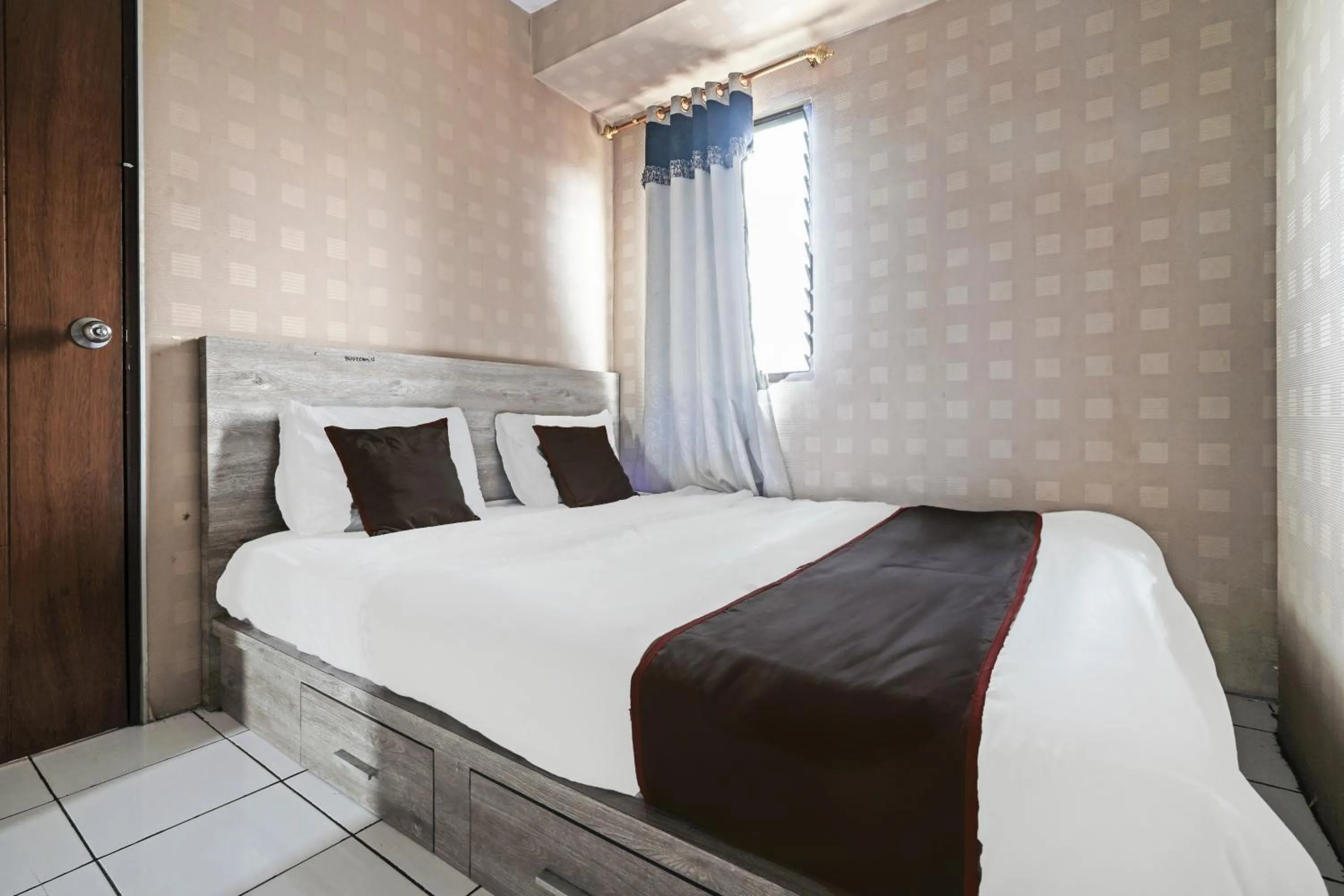 Bedroom in OYO 93365 Apartement Gateway By Sarana Cipta Mahakarya Ii