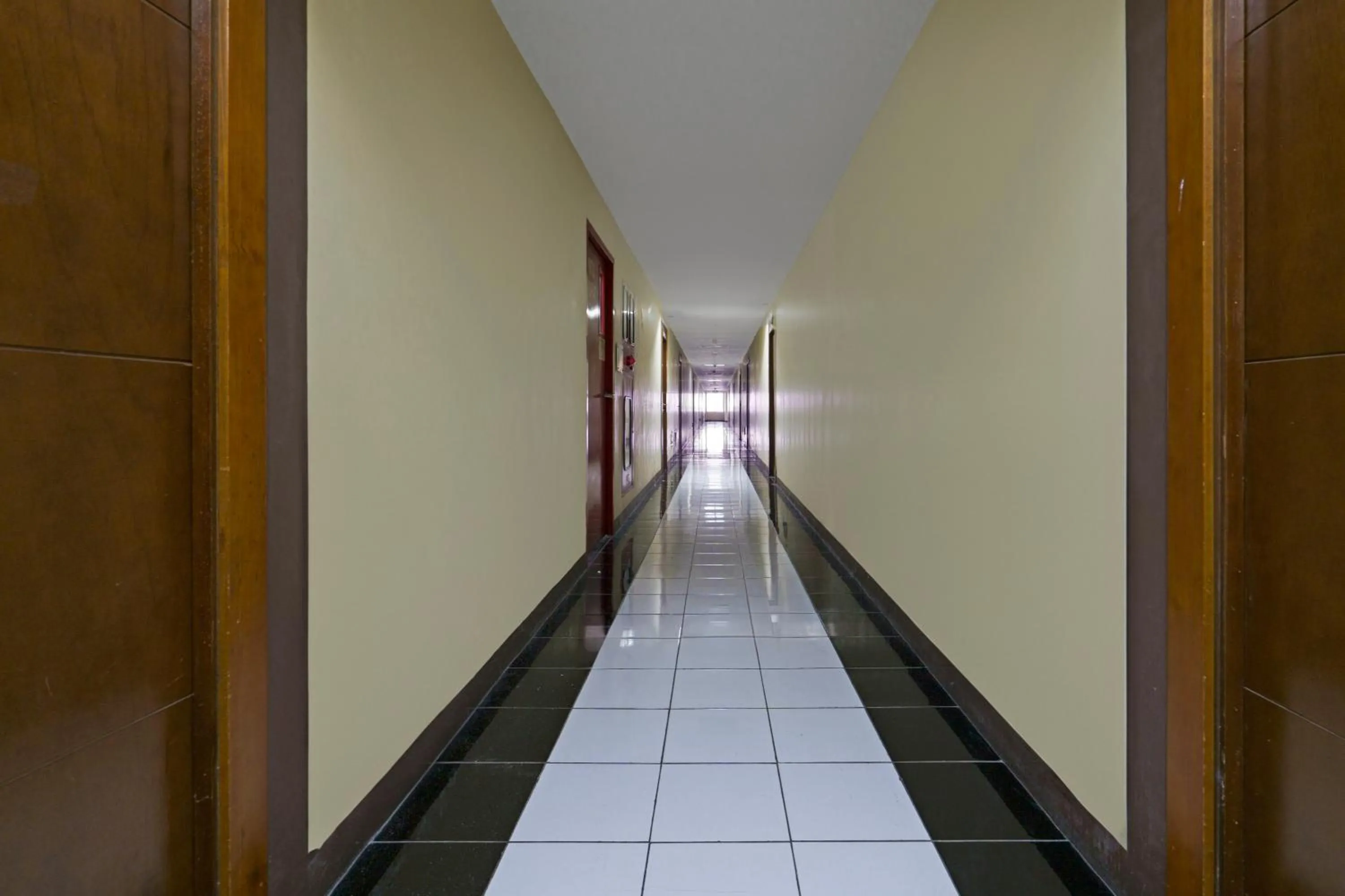 Lobby or reception in OYO 93365 Apartement Gateway By Sarana Cipta Mahakarya Ii