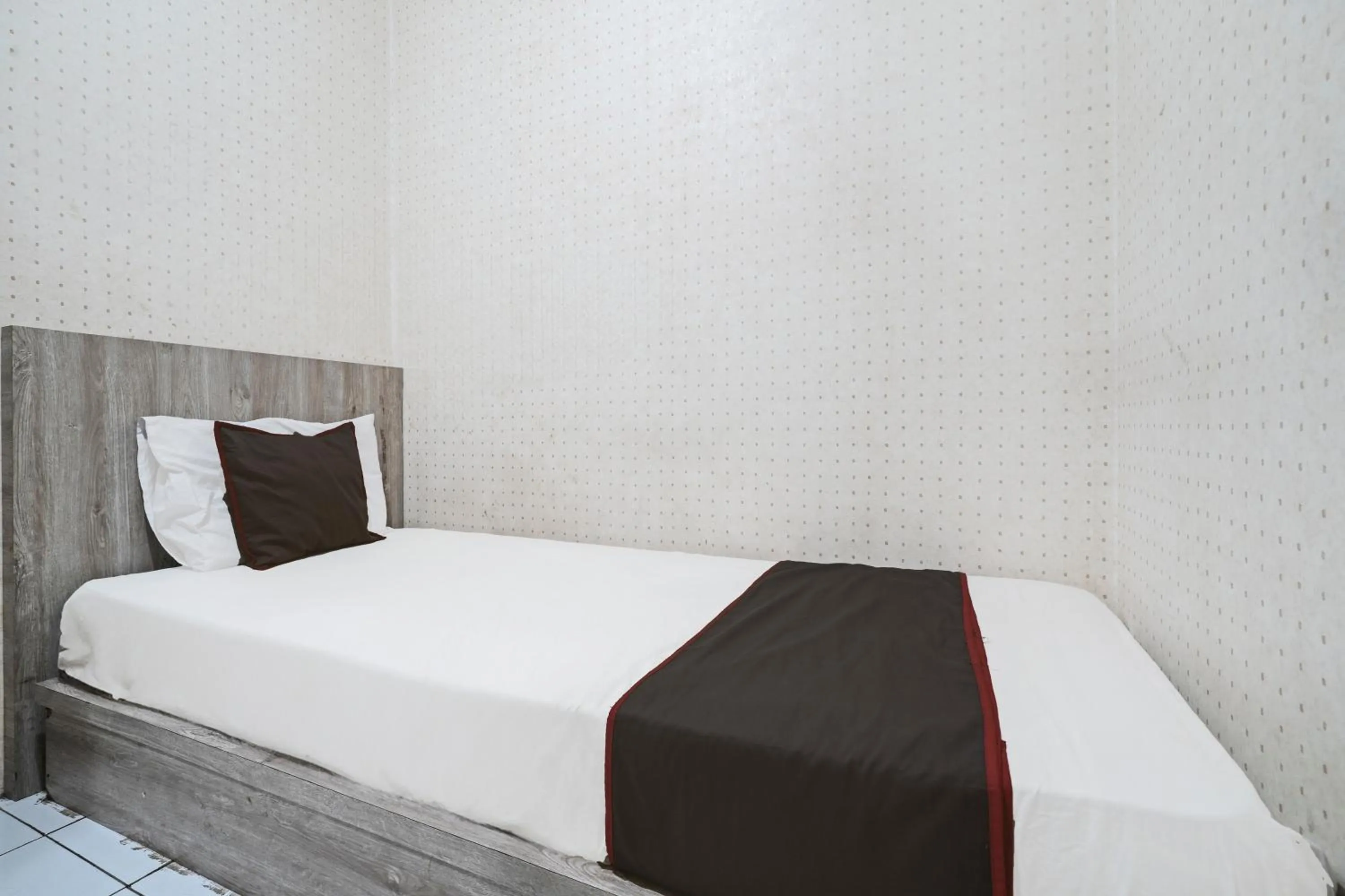 Bedroom in OYO 93365 Apartement Gateway By Sarana Cipta Mahakarya Ii