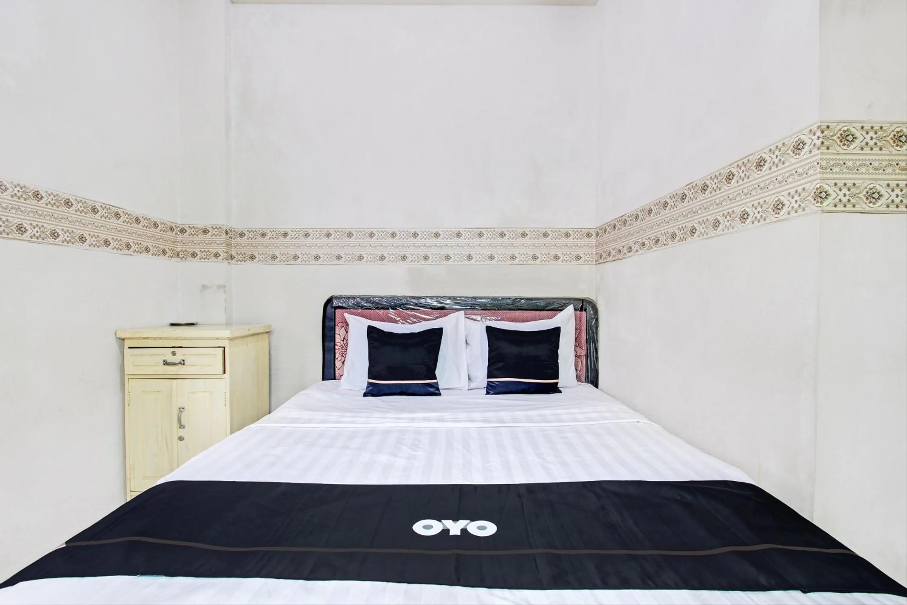 Bedroom, Bed in Capital O 93361 Dynasty Inn Syariah