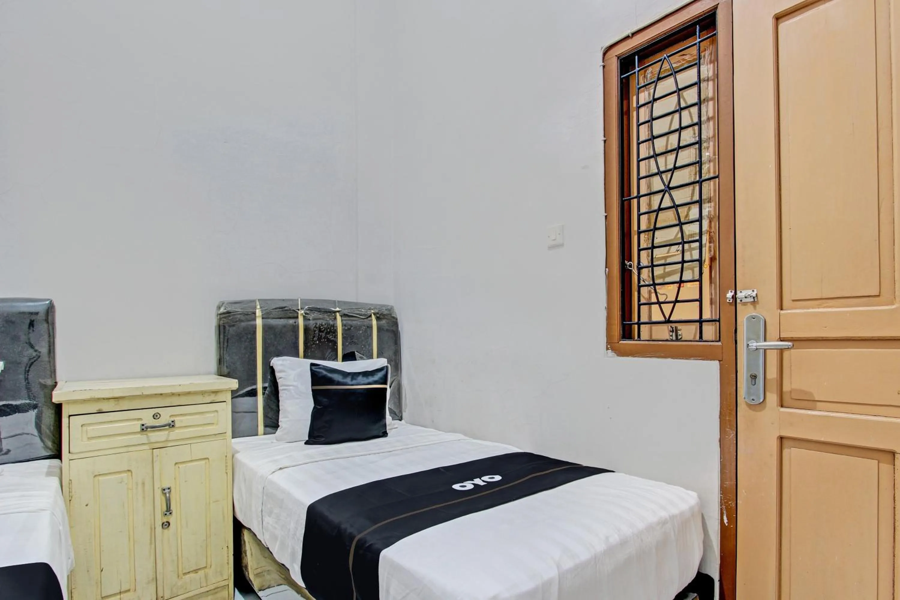 Bedroom, Bed in Capital O 93361 Dynasty Inn Syariah