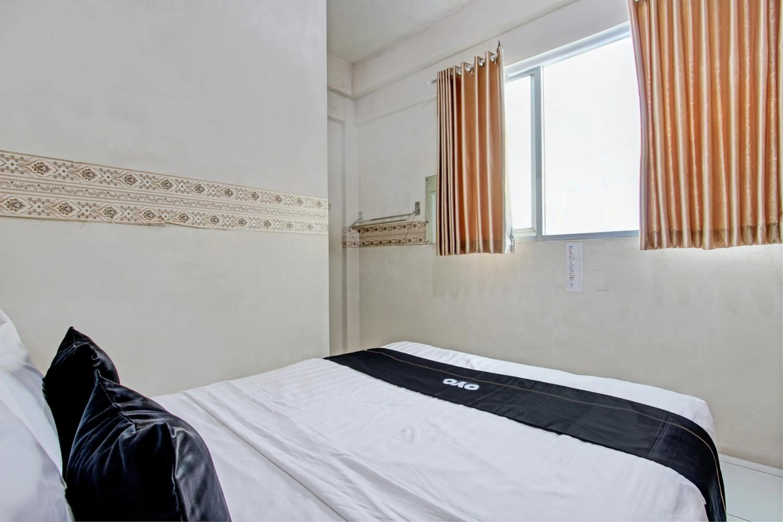 Bedroom, Bed in Capital O 93361 Dynasty Inn Syariah