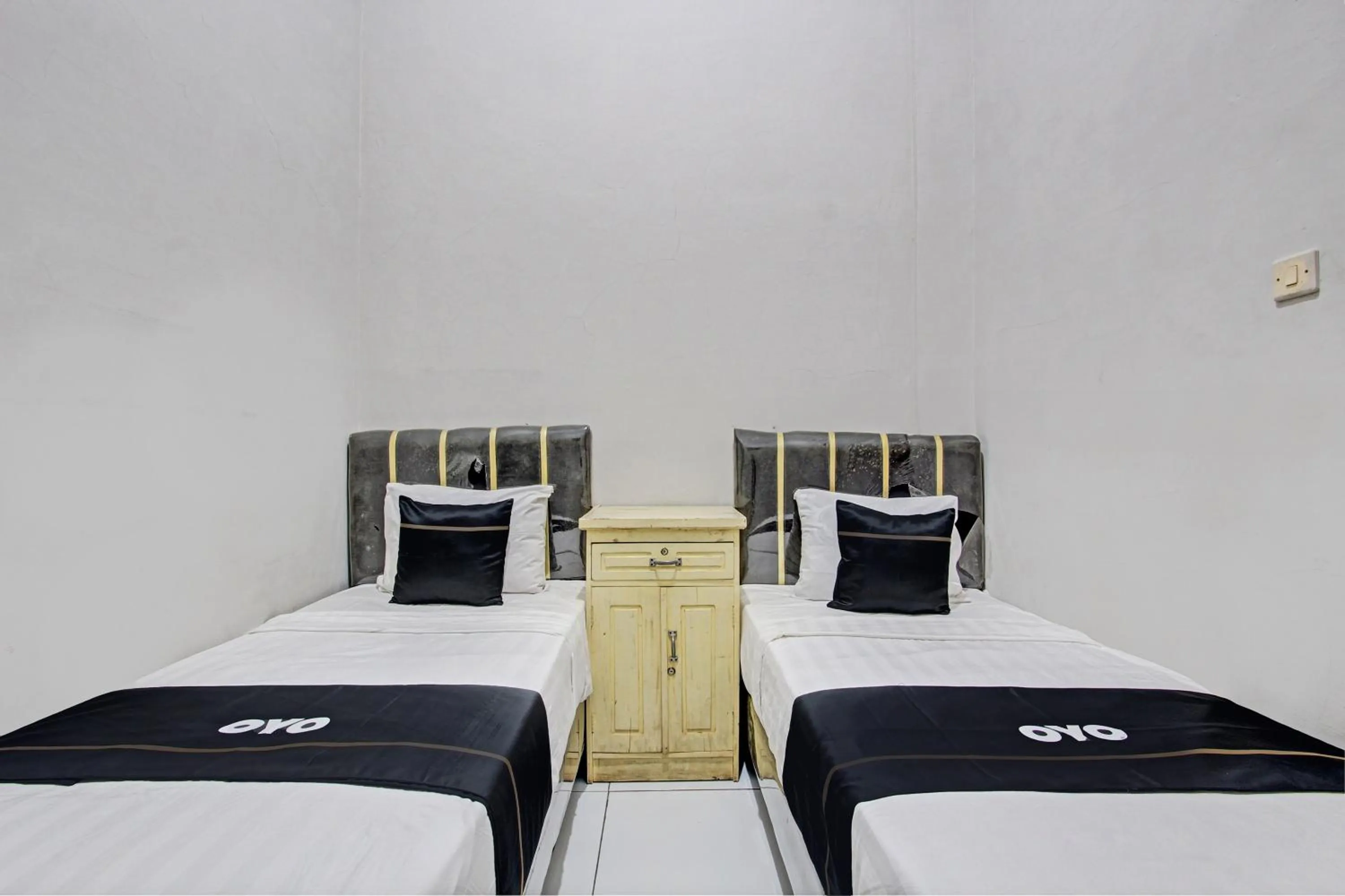 Bedroom, Bed in Capital O 93361 Dynasty Inn Syariah