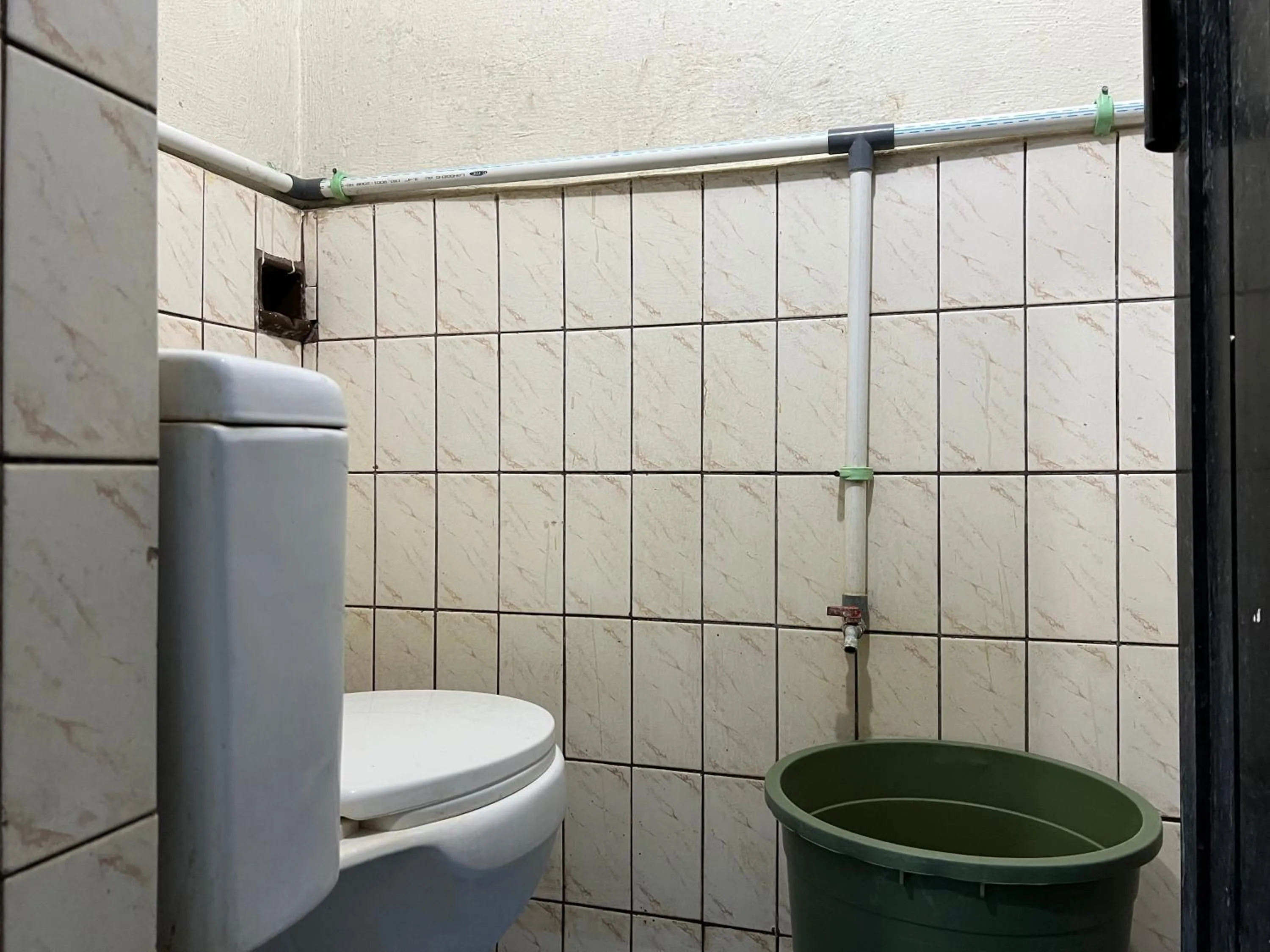 Bathroom in Hotel O Pondok Bulo Ugi Syariah Near SD Negeri 185 Pinrang