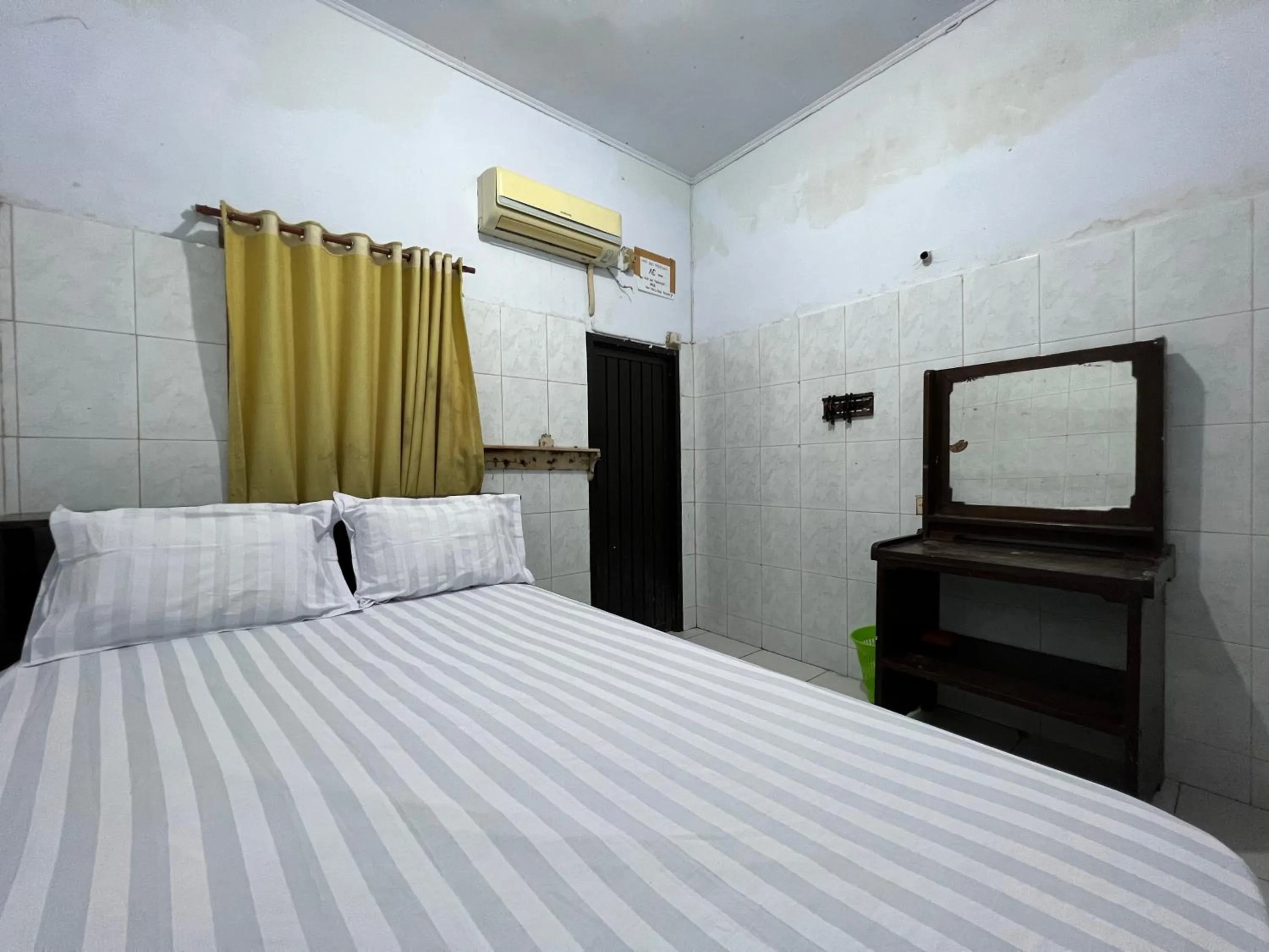 Bedroom, Bed in Hotel O Pondok Bulo Ugi Syariah Near SD Negeri 185 Pinrang