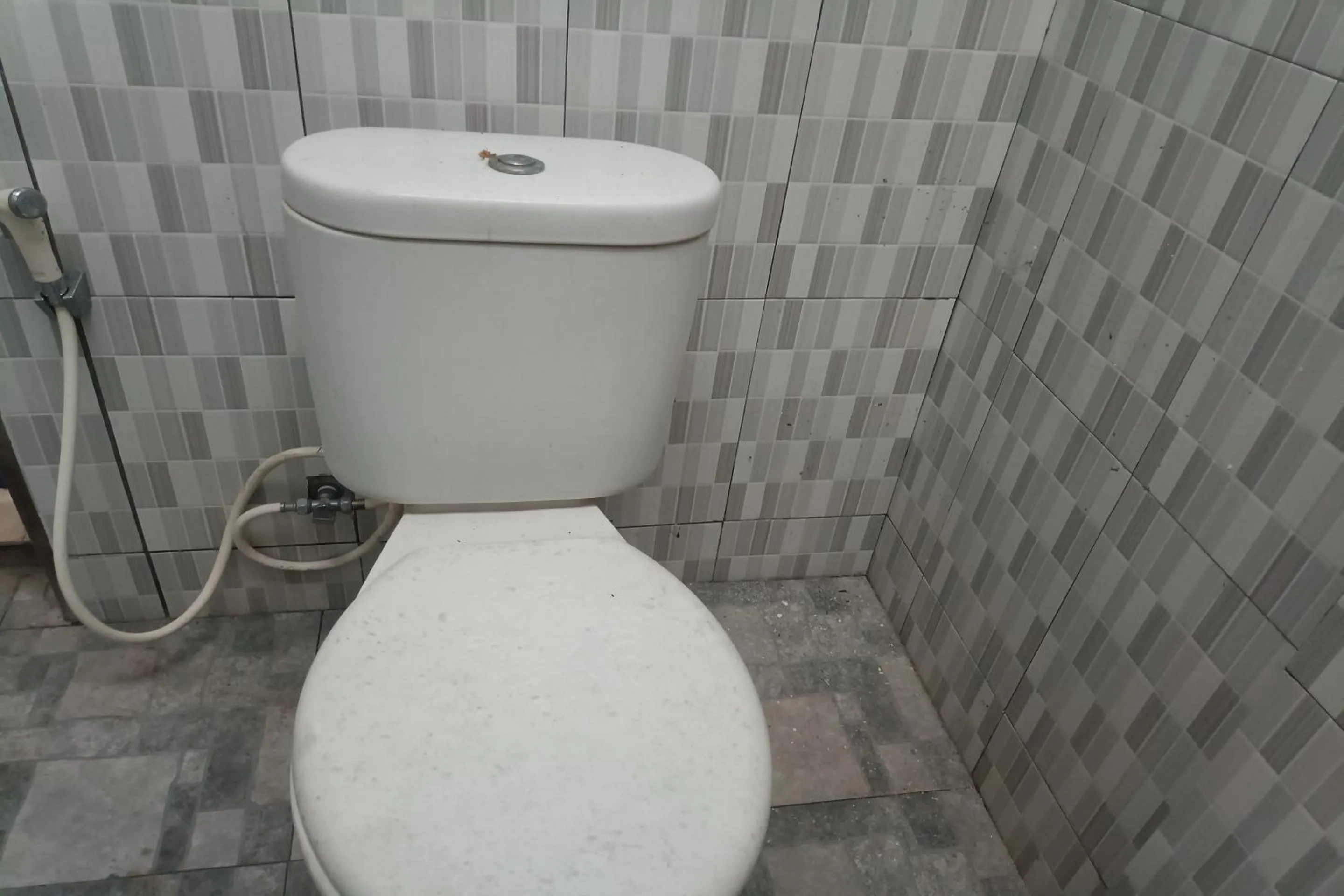 Bathroom in Hotel O Penginapan Annisya Near SMA Negeri 2 Mataram