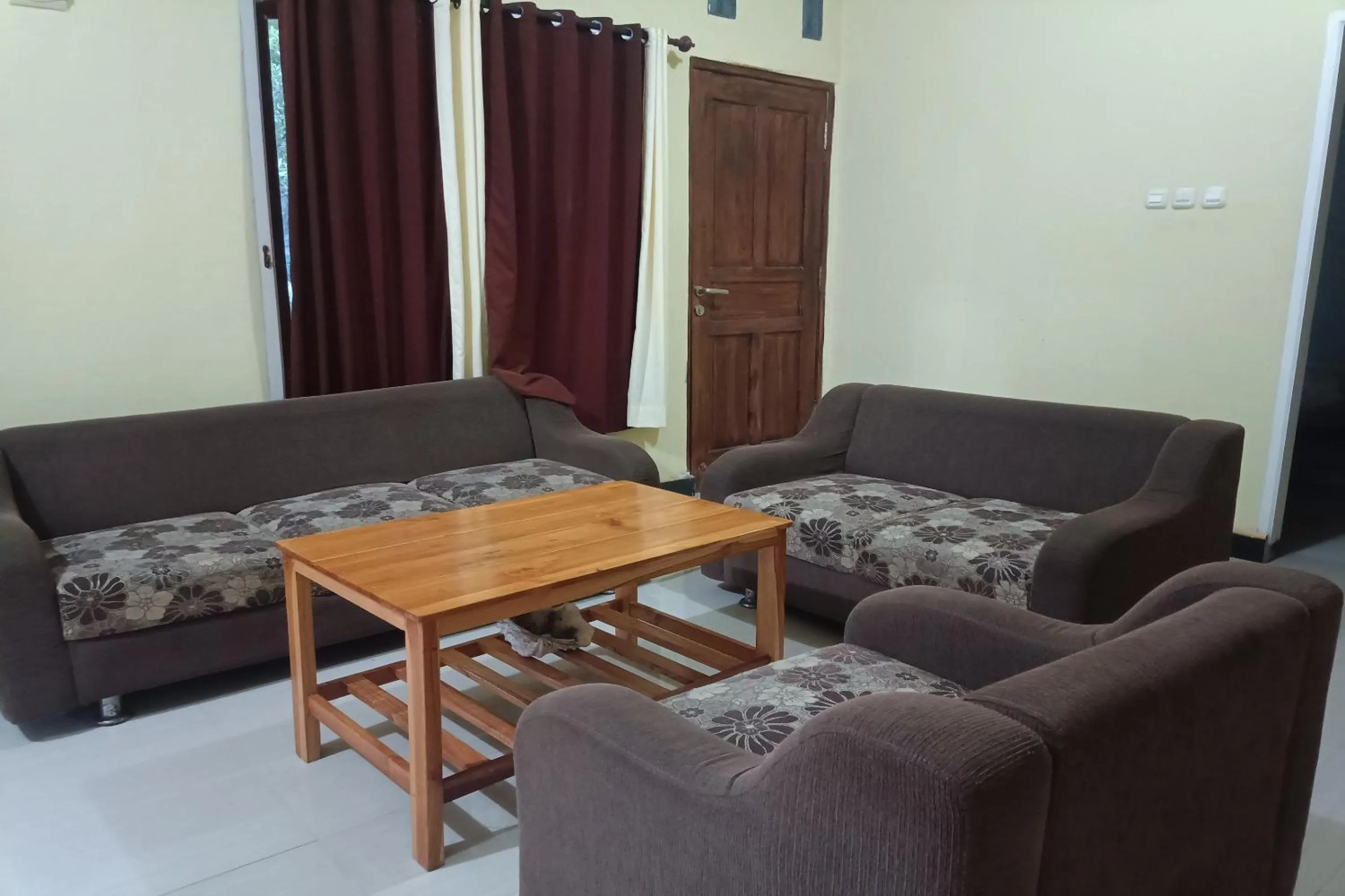 Lobby or reception in Hotel O Penginapan Annisya Near SMA Negeri 2 Mataram