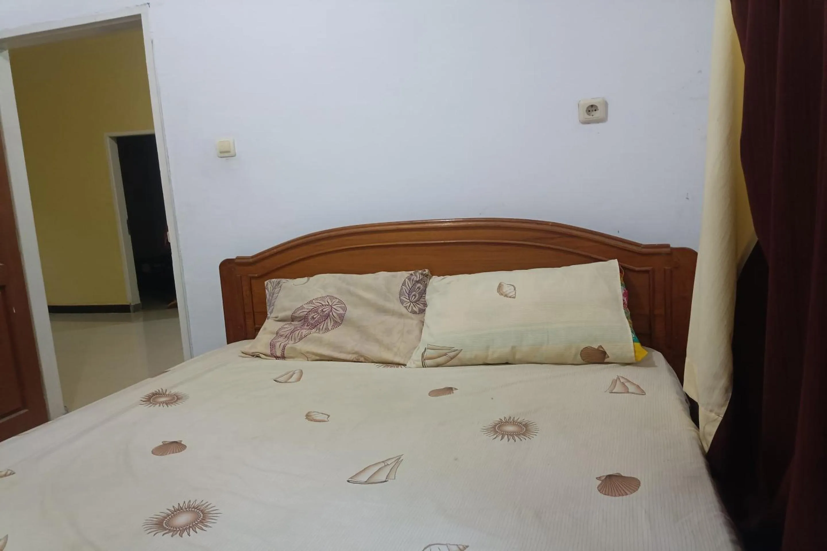 Bedroom, Bed in Hotel O Penginapan Annisya Near SMA Negeri 2 Mataram