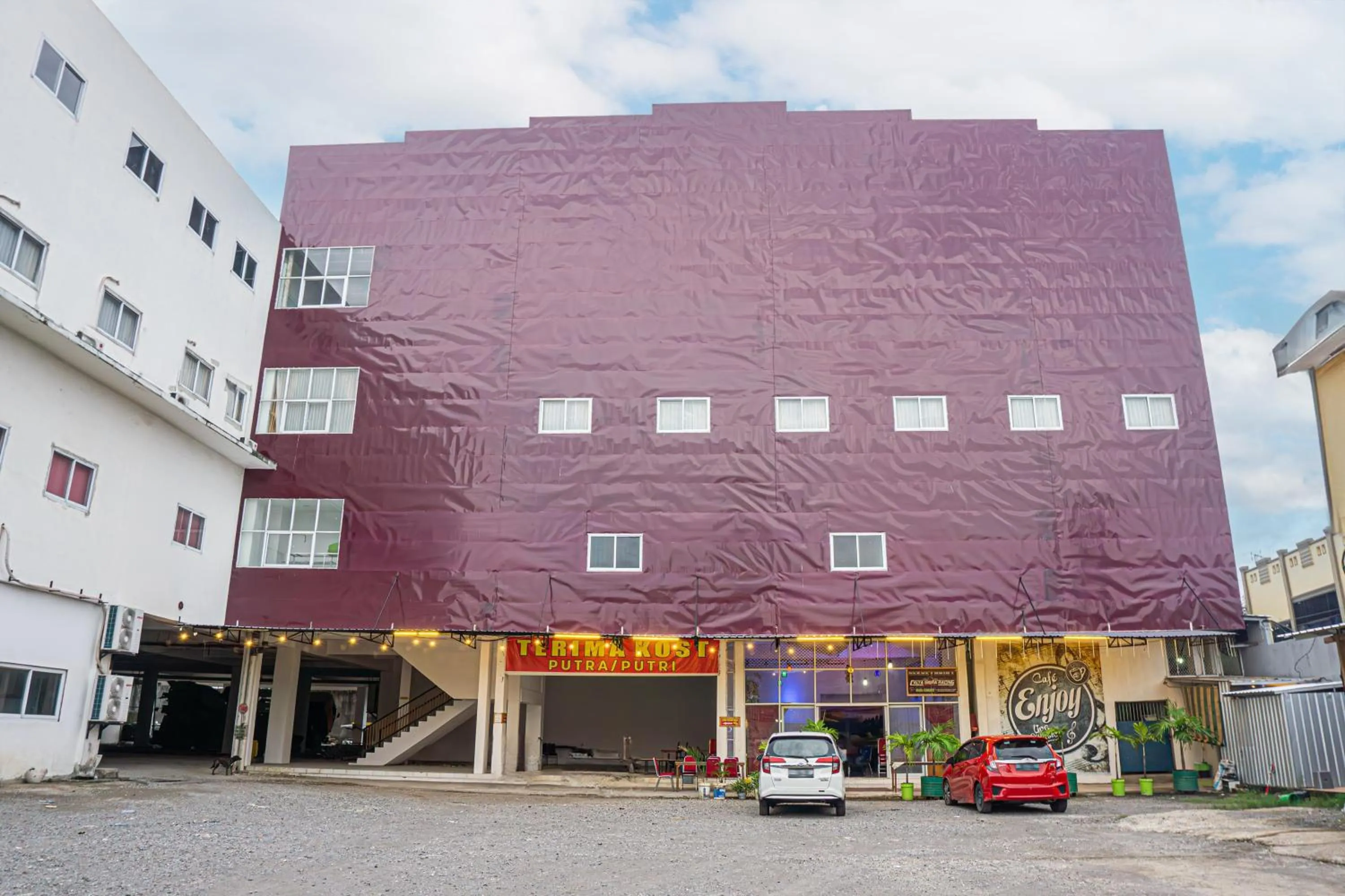 Facade/entrance in Hotel O Enjoy Homestay & Cafe