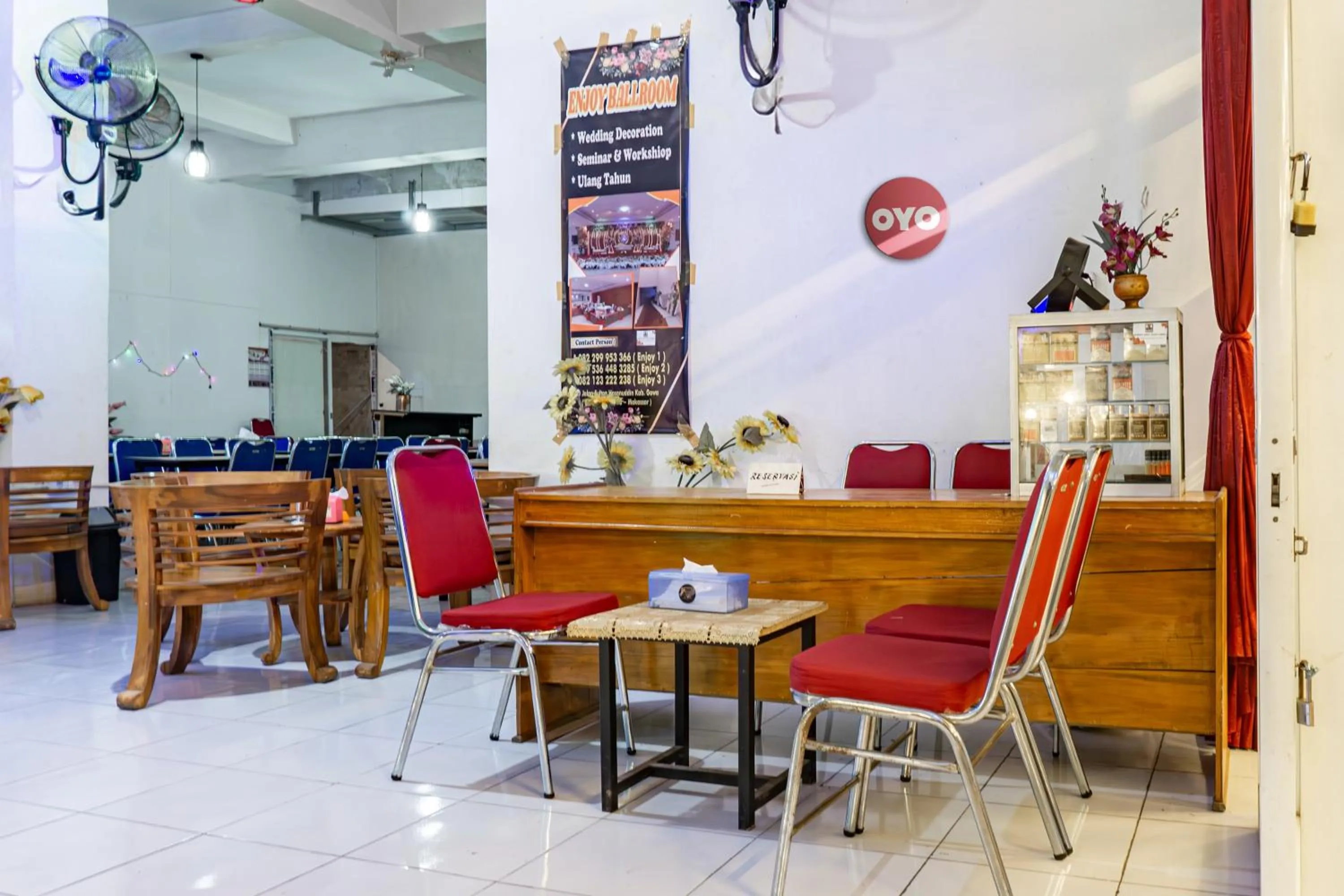 Lobby or reception in Hotel O Enjoy Homestay & Cafe
