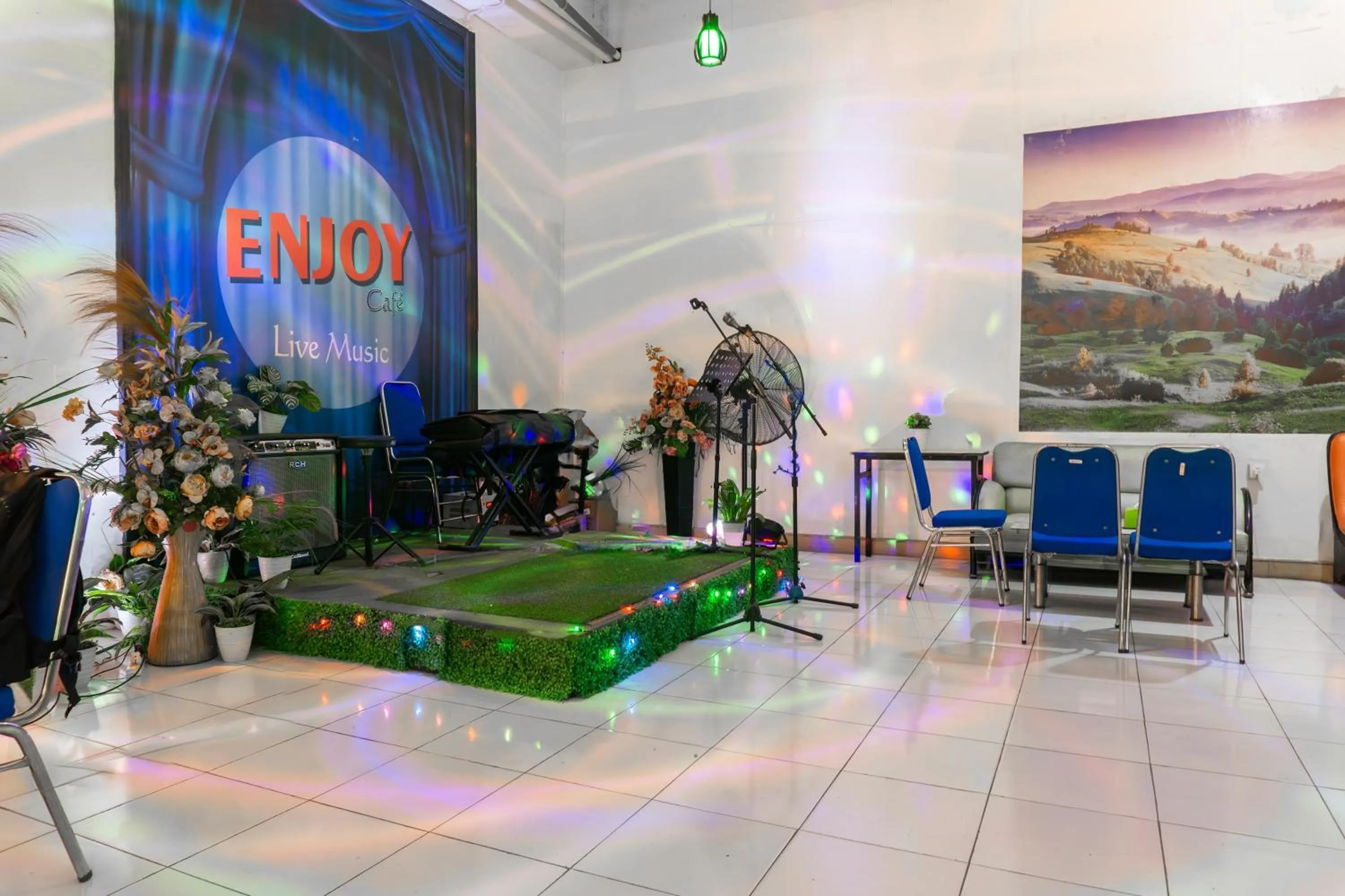 Lobby or reception in Hotel O Enjoy Homestay & Cafe