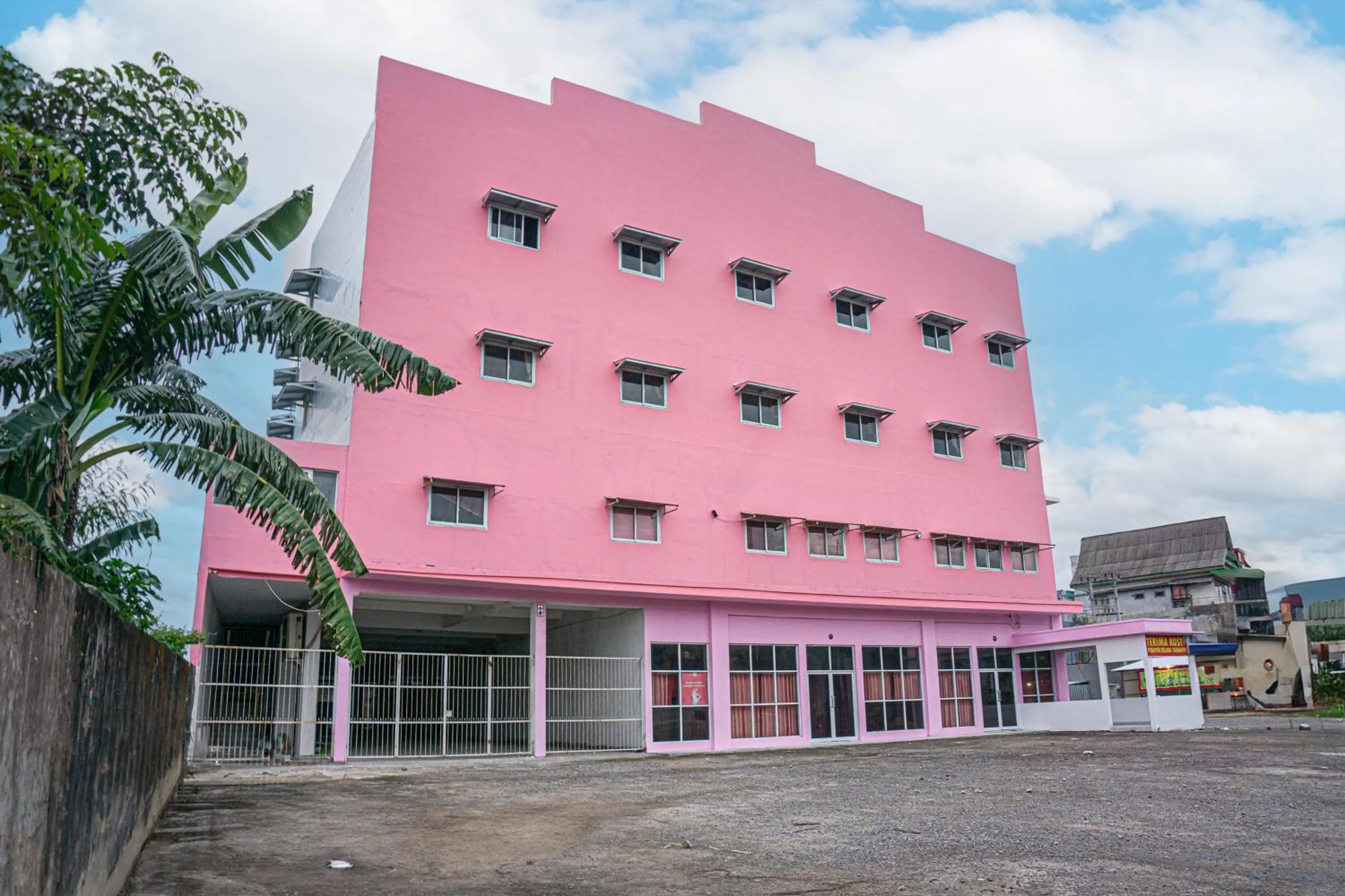 Facade/entrance in Hotel O Enjoy Homestay & Cafe