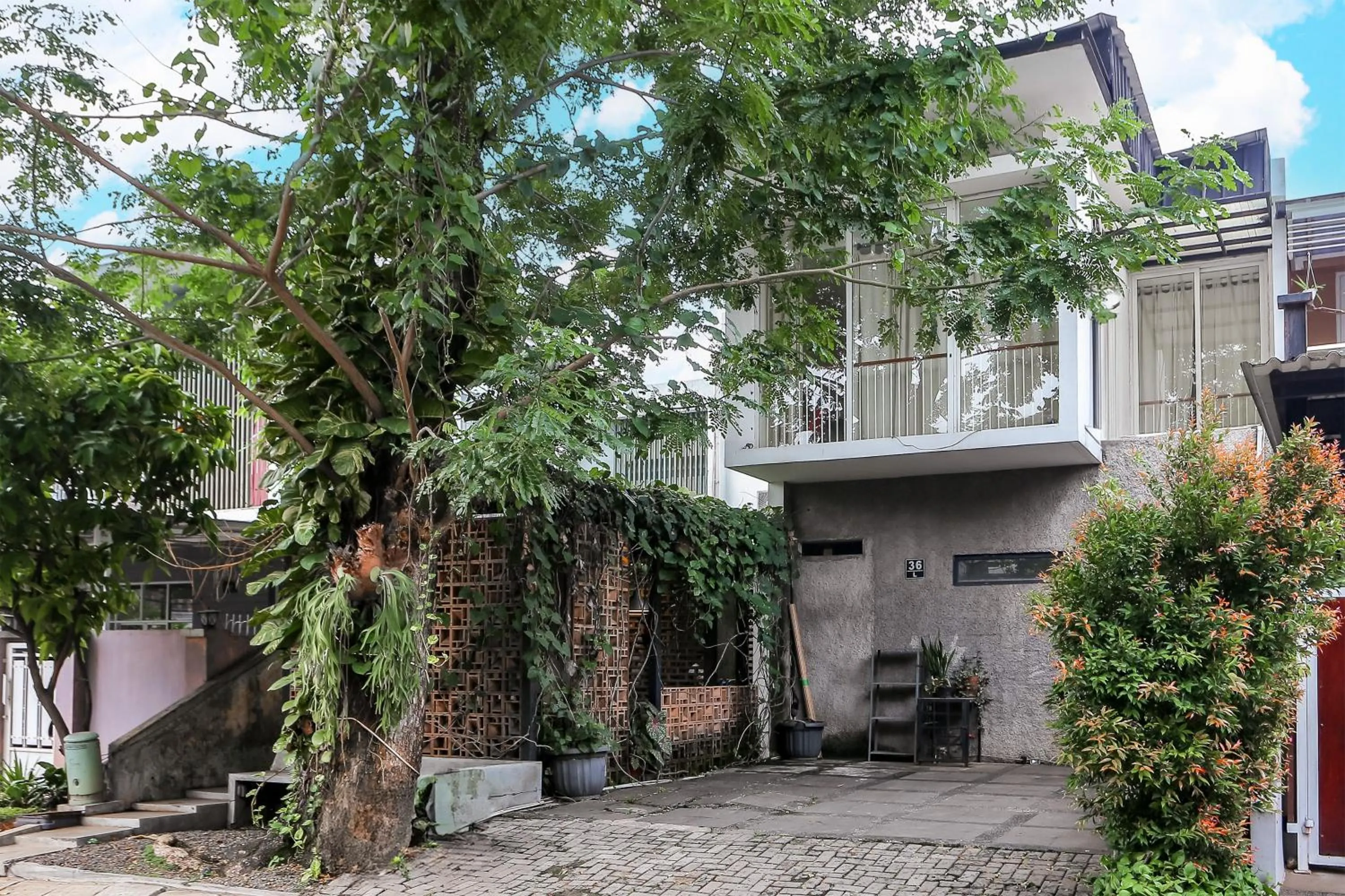 Facade/entrance in OYO 93370 Lot Thirty Six