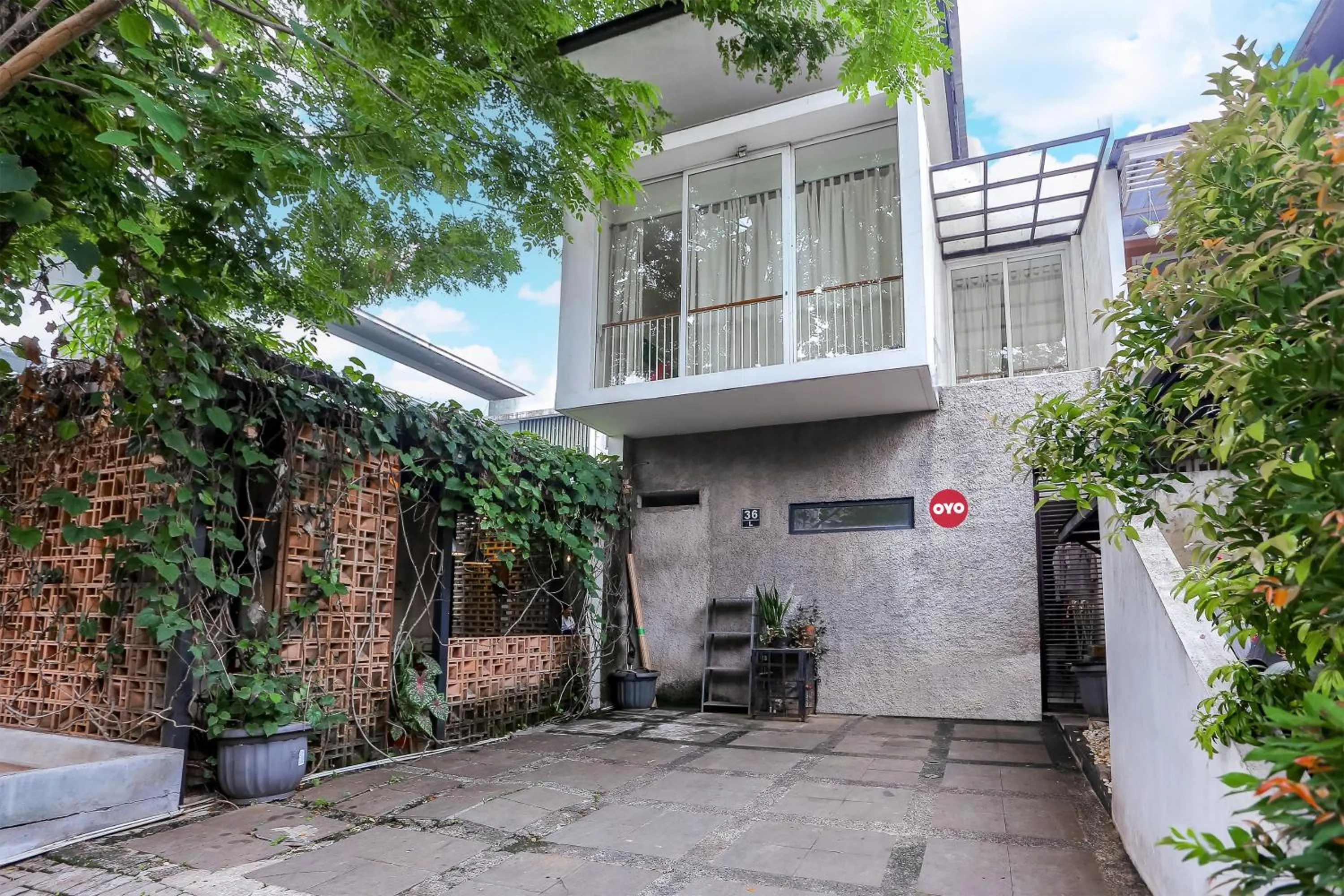 Facade/entrance in OYO 93370 Lot Thirty Six