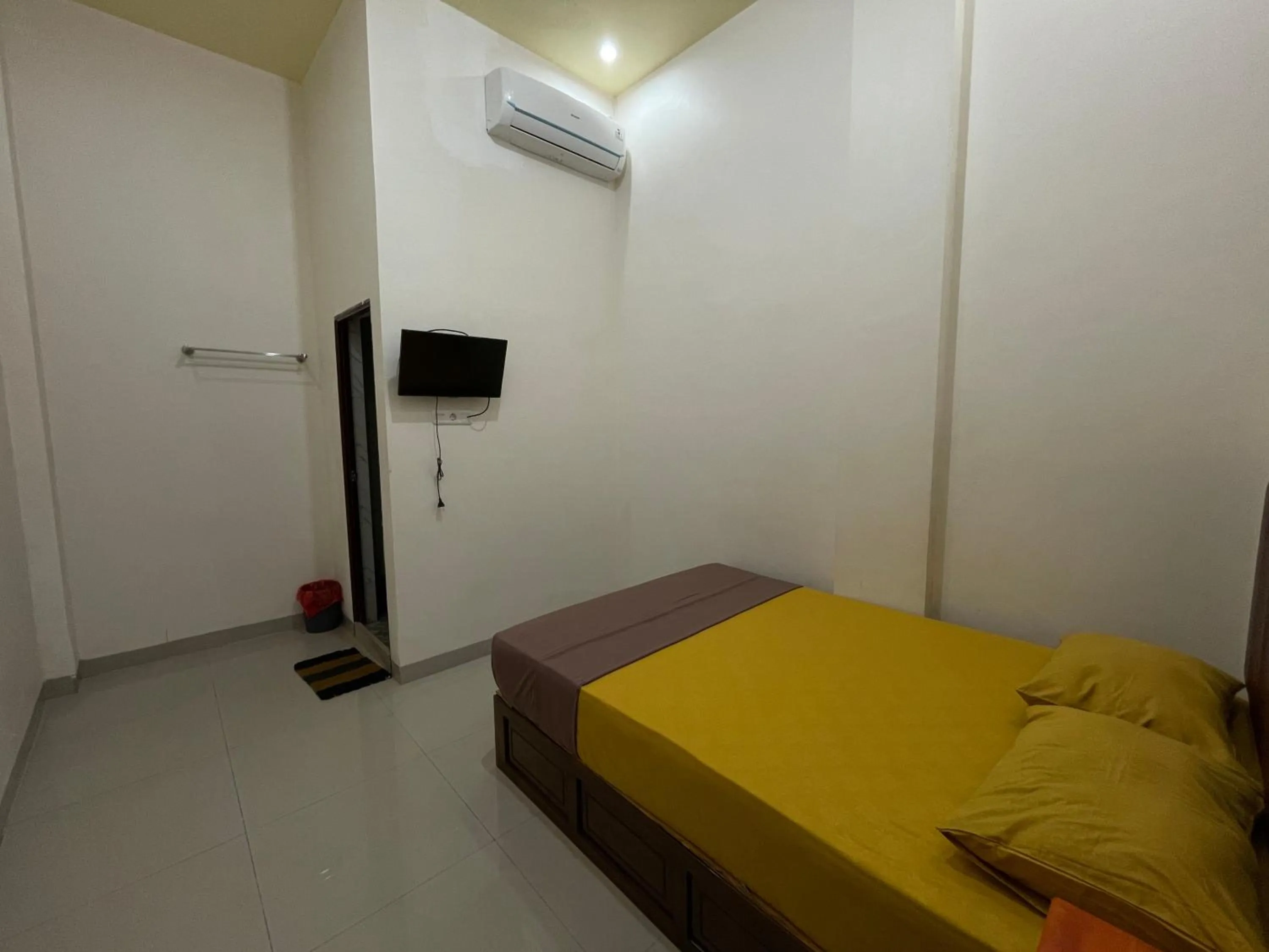 Bedroom, Bed in OYO 93414 Wisma Ratu Syariah Near SMP Negeri 2 Watang Pulu