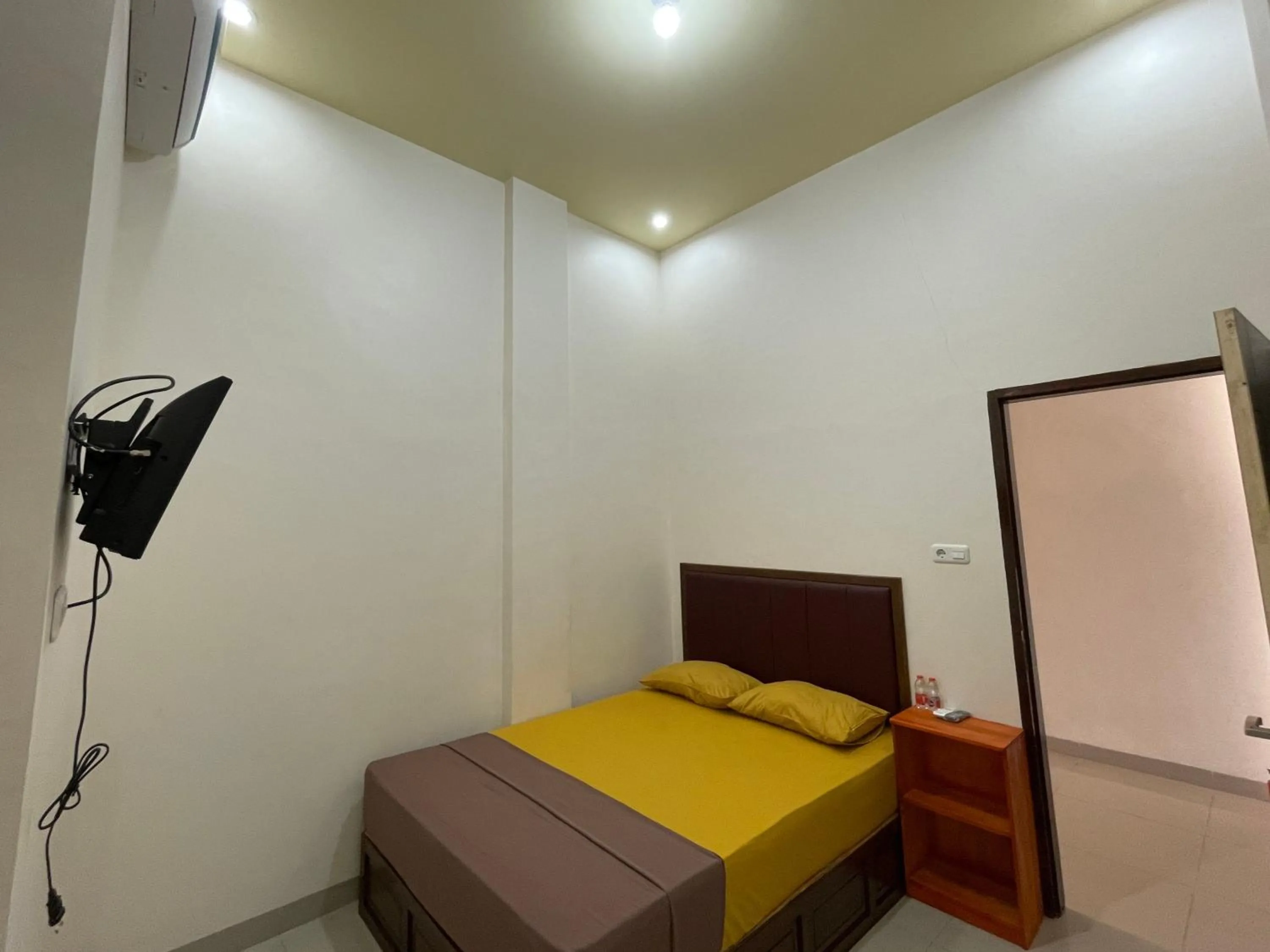 Bedroom, Bed in OYO 93414 Wisma Ratu Syariah Near SMP Negeri 2 Watang Pulu