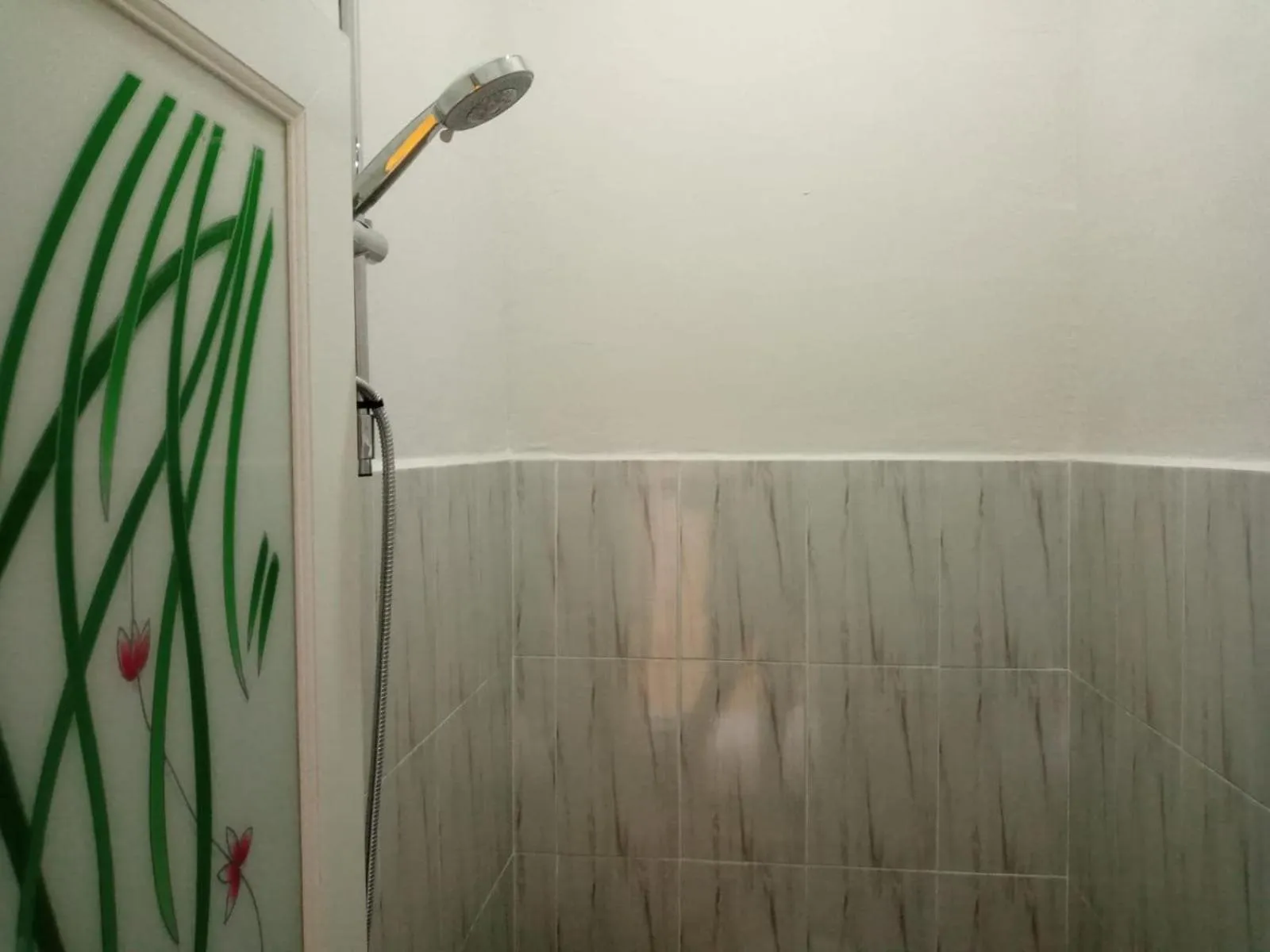 Bathroom in OYO 93414 Wisma Ratu Syariah Near SMP Negeri 2 Watang Pulu