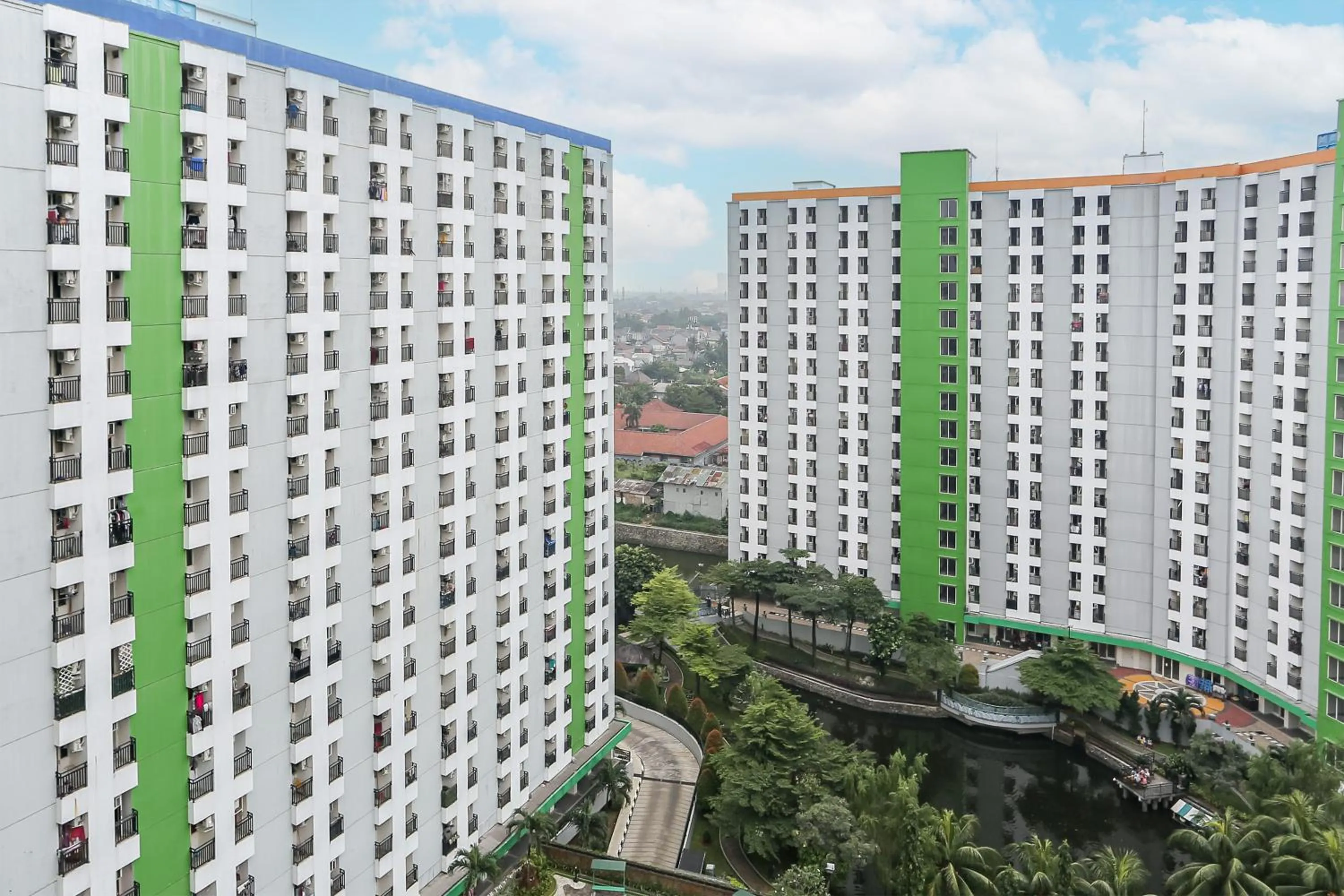 Property building in Capital O 93372 Aurora Residence