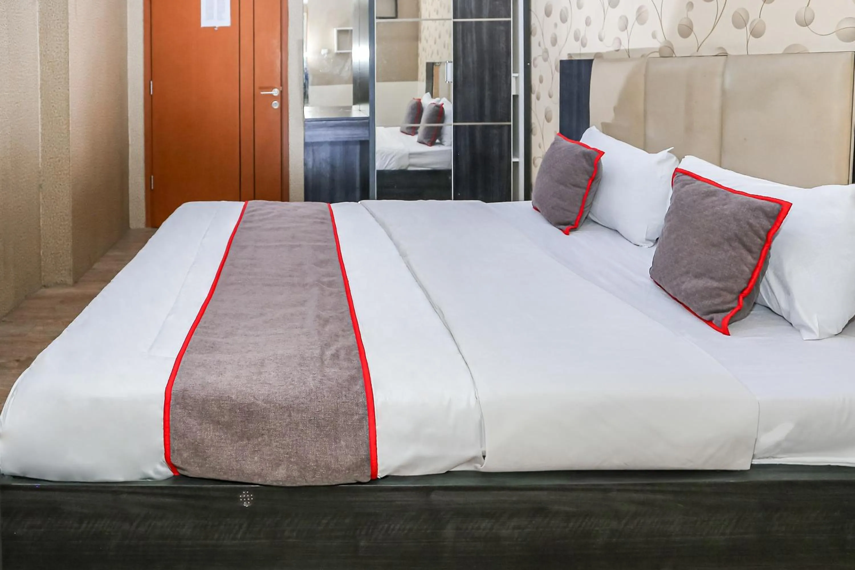 Bedroom in Capital O 93372 Aurora Residence