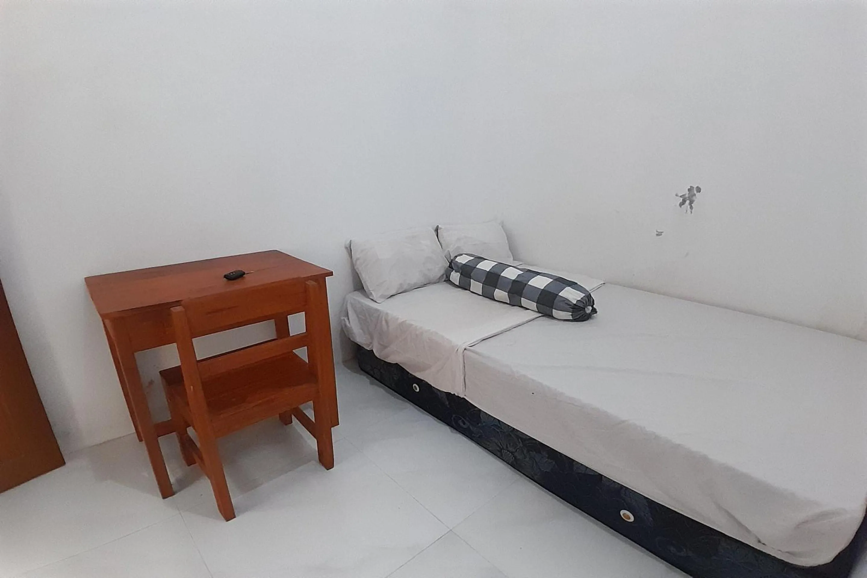 Bedroom, Bed in Hotel O Wisma Bintang Jepara
