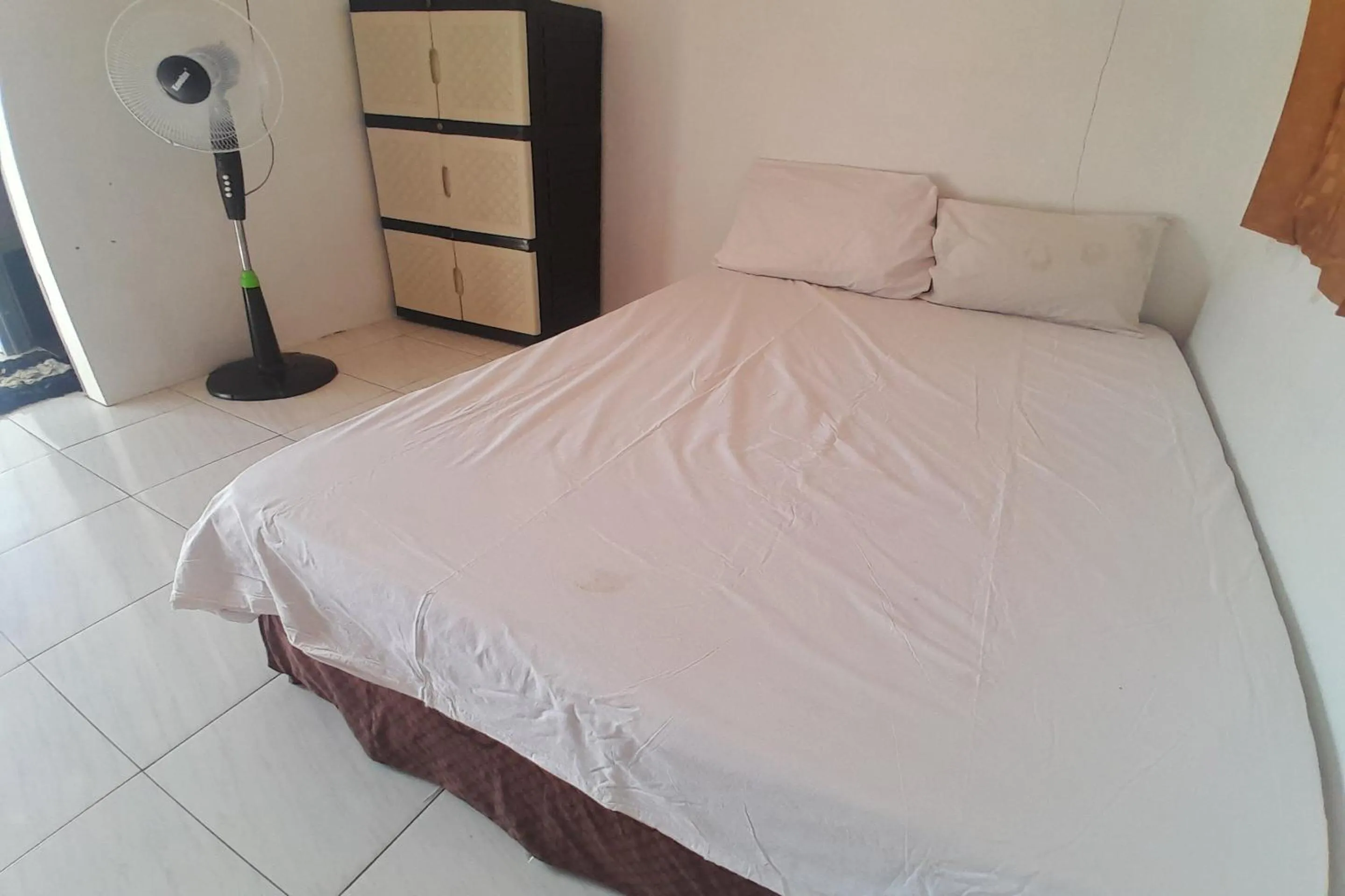 Bedroom, Bed in Hotel O Wisma Bintang Jepara