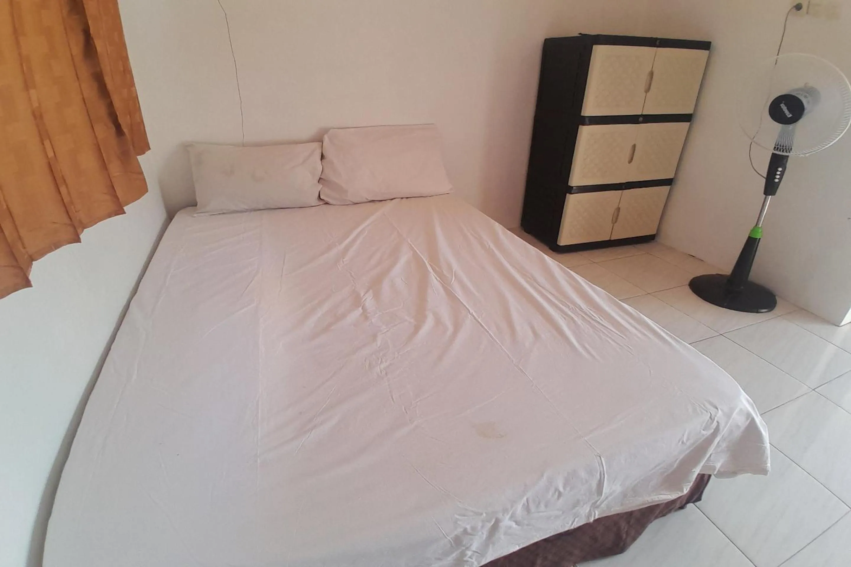 Bedroom, Bed in Hotel O Wisma Bintang Jepara