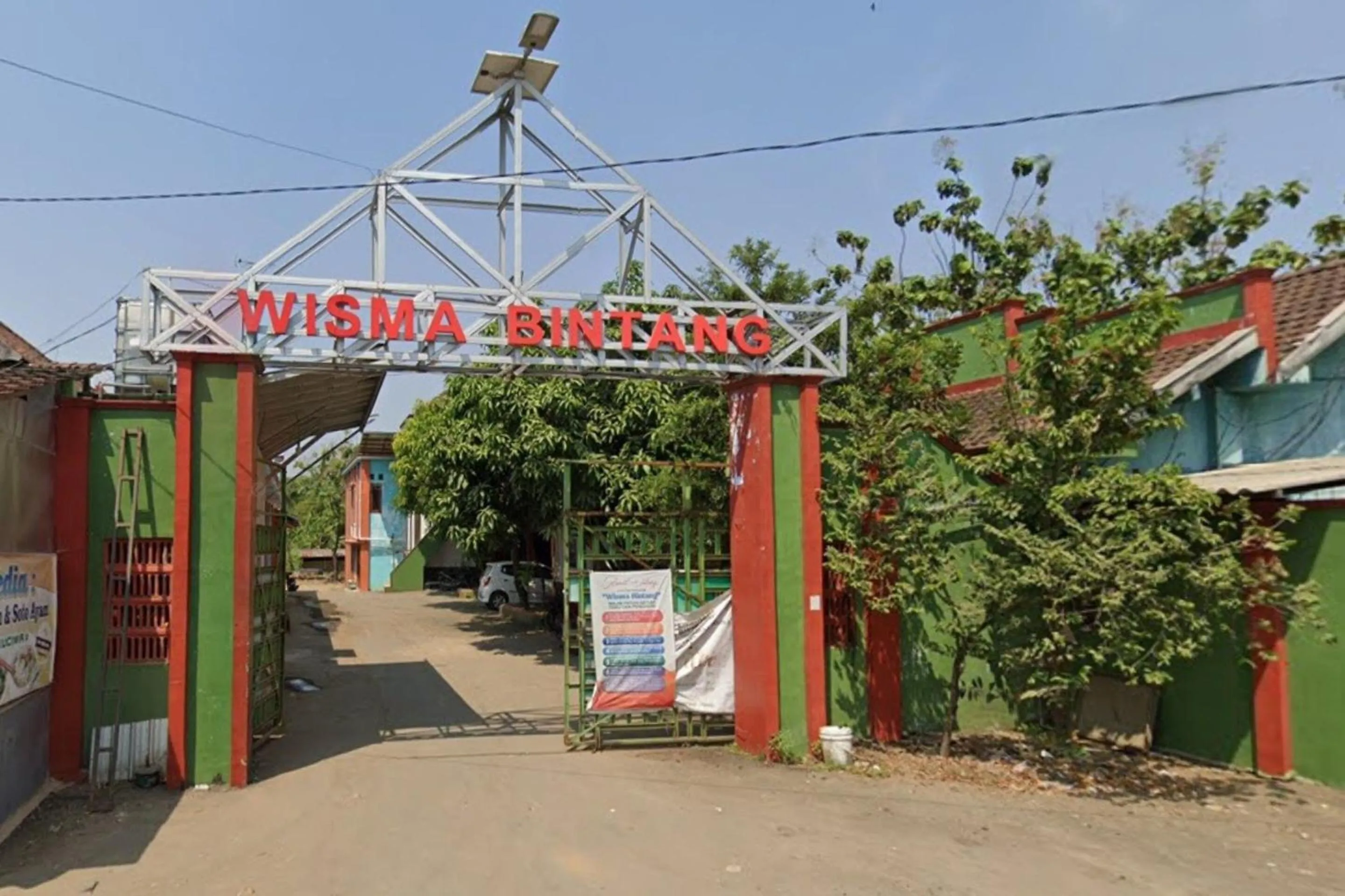 Facade/entrance in Hotel O Wisma Bintang Jepara