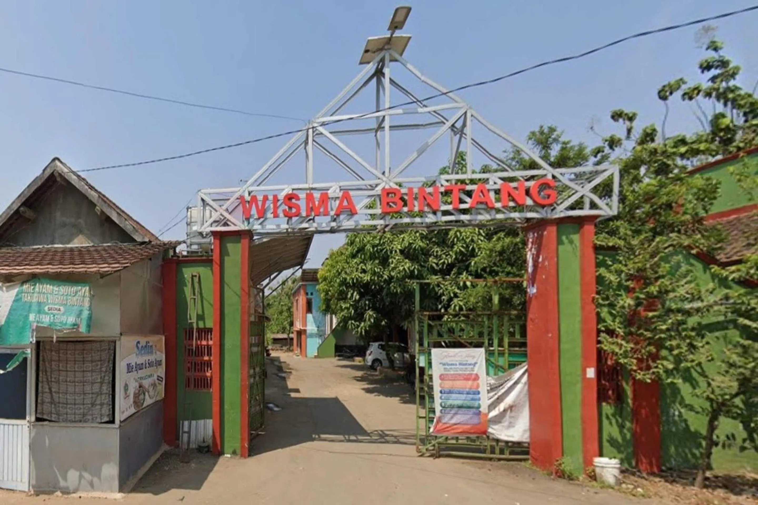 Facade/entrance in Hotel O Wisma Bintang Jepara