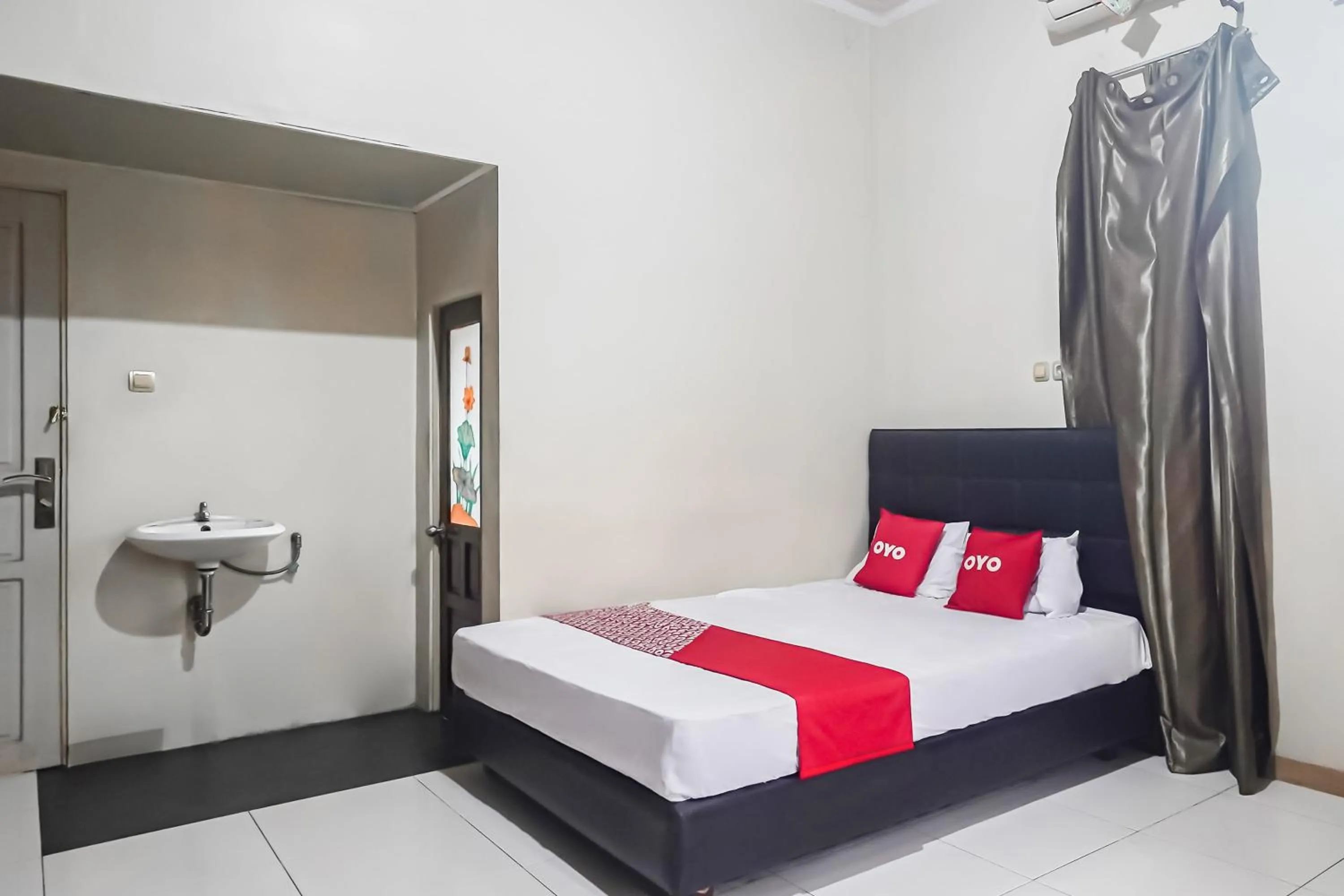 Bedroom, Bed in Hotel O Pondok Tawing Rumbih