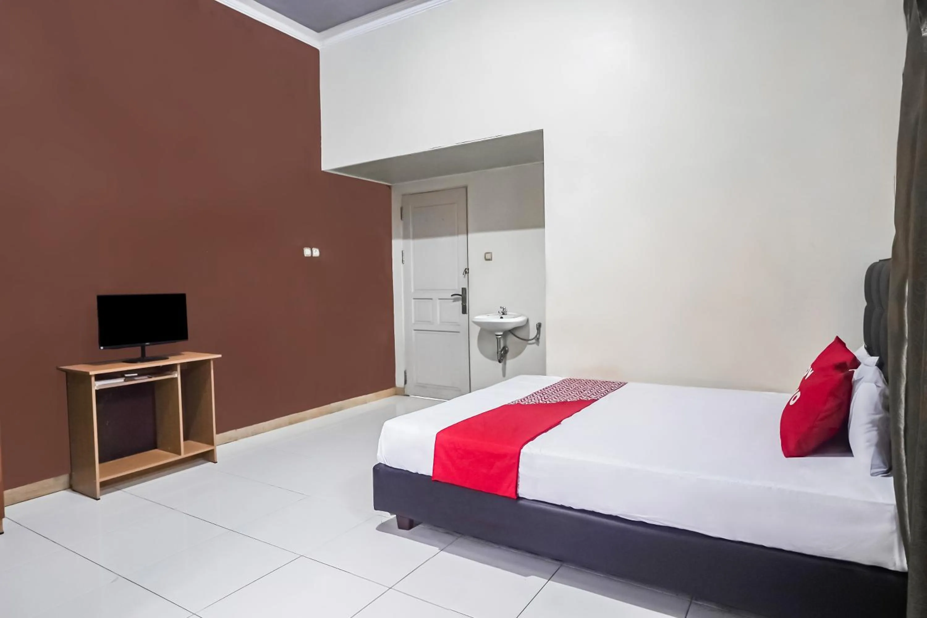 Bedroom, Bed in Hotel O Pondok Tawing Rumbih