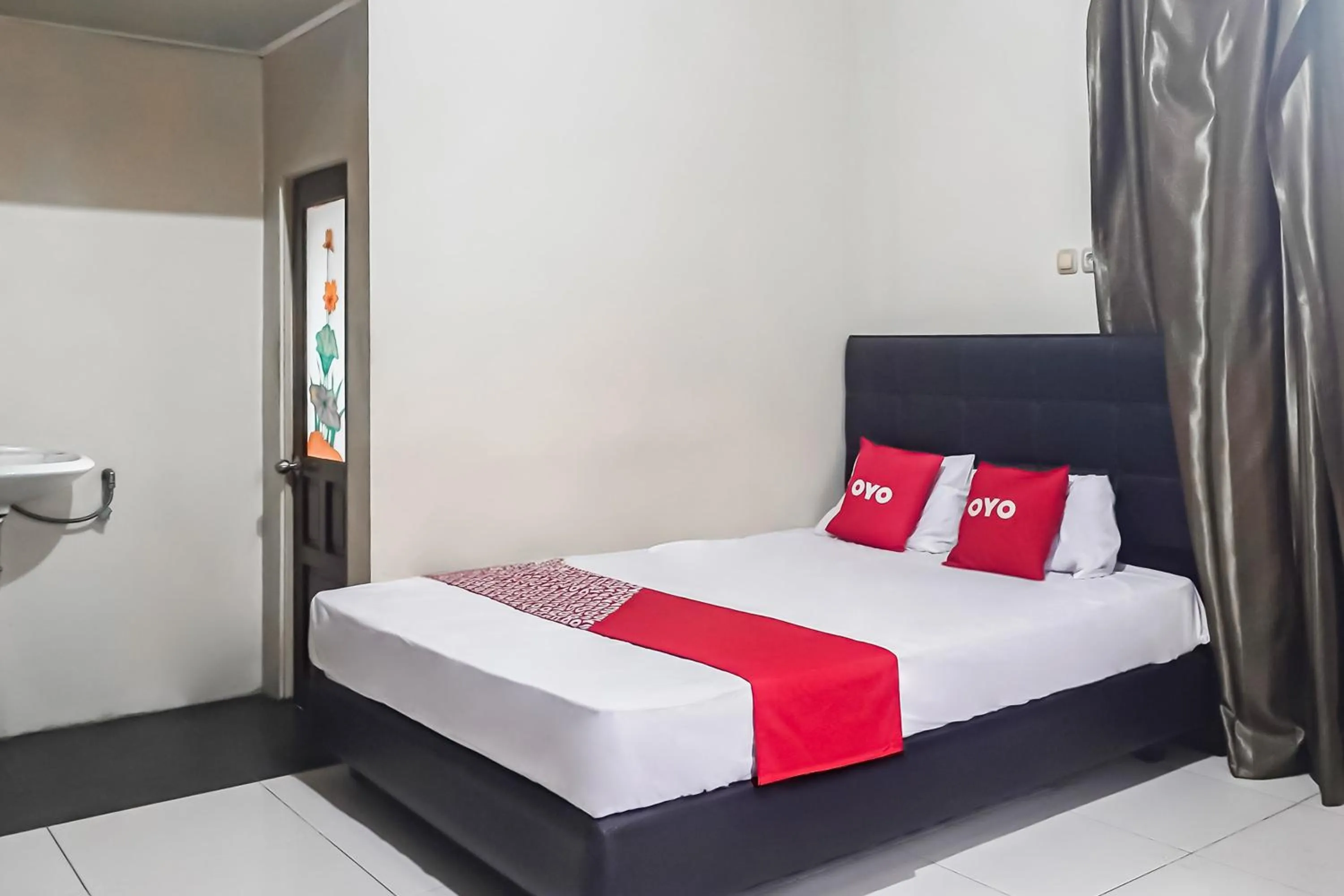 Bedroom, Bed in Hotel O Pondok Tawing Rumbih