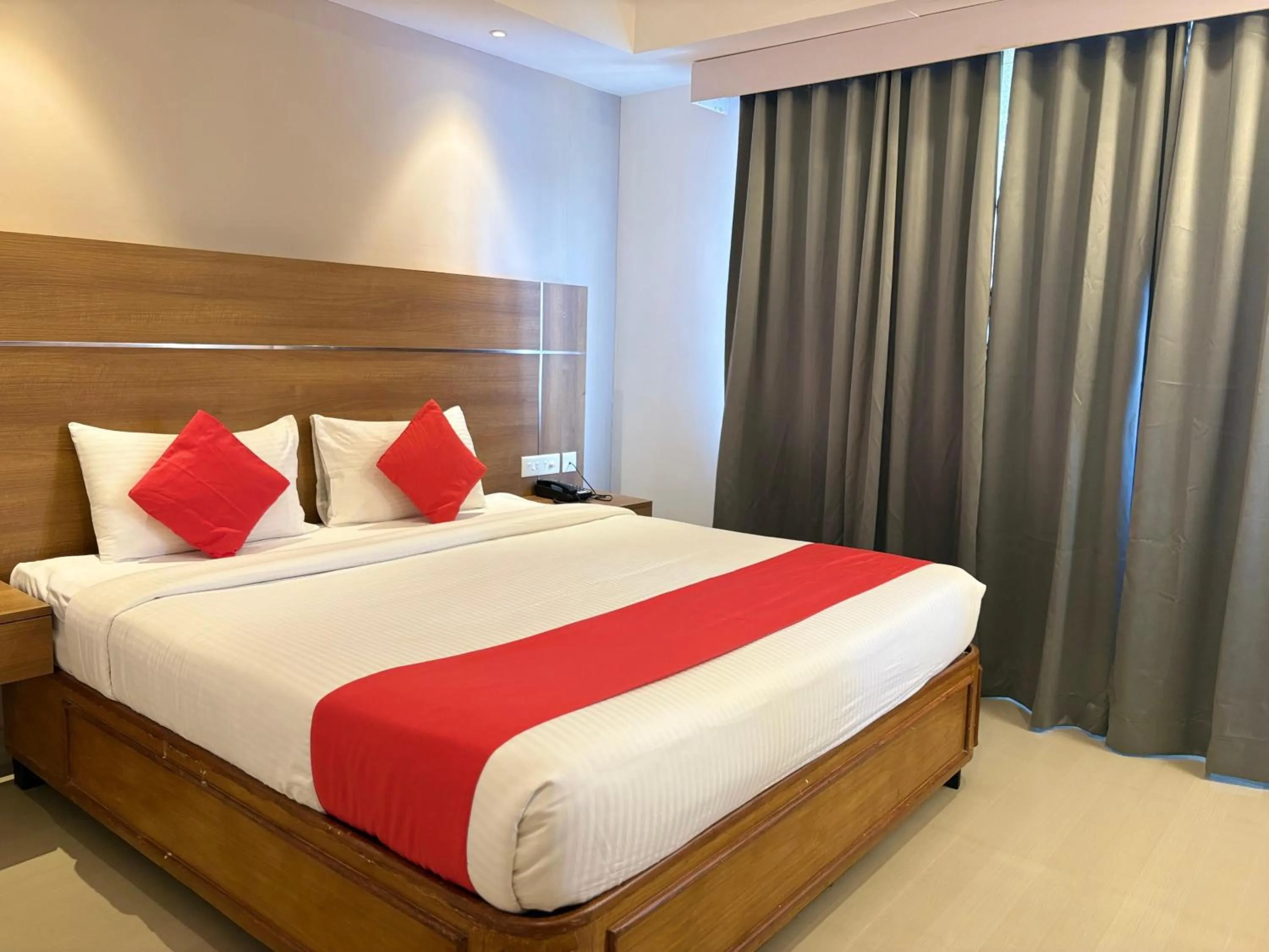 Bedroom, Bed in Hotel Mangala Temple View