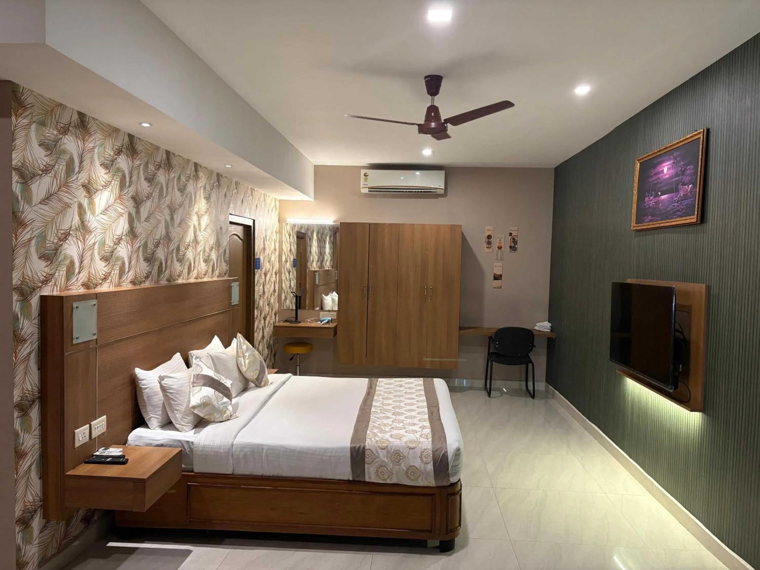 Bedroom, Bed in Hotel Mangala Temple View