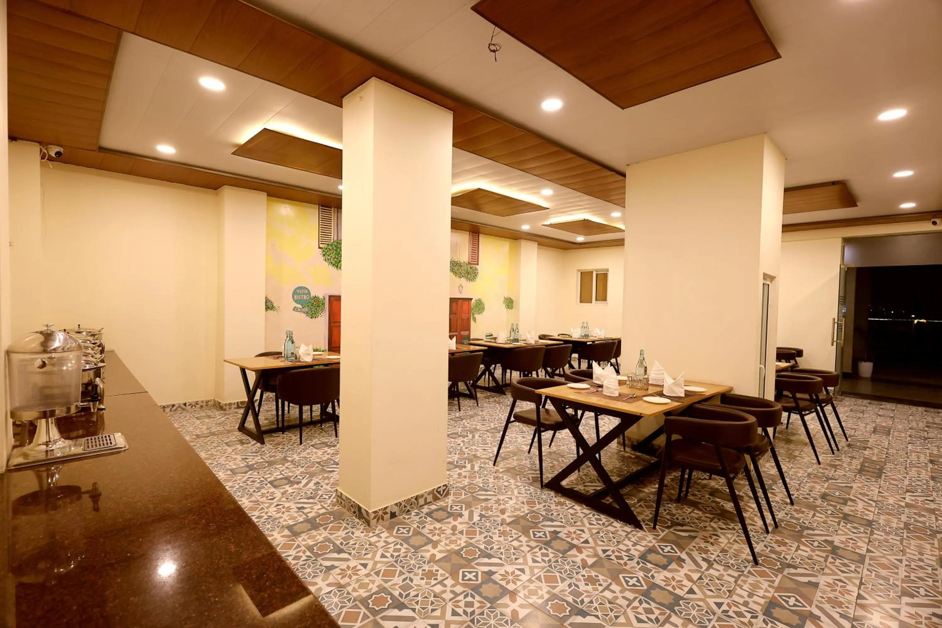 Restaurant/places to eat in The Blue Vista