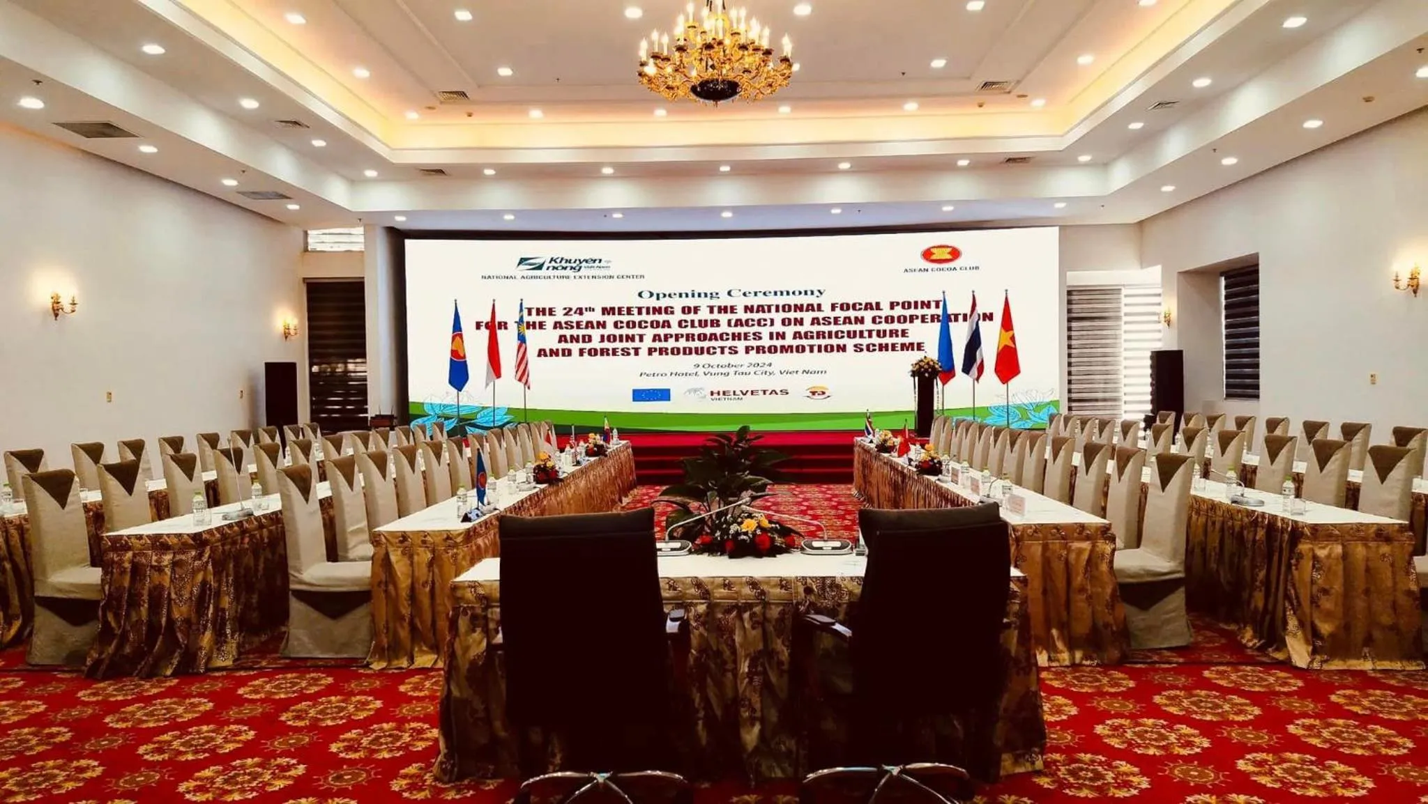 Restaurant/places to eat in Petro Hotel