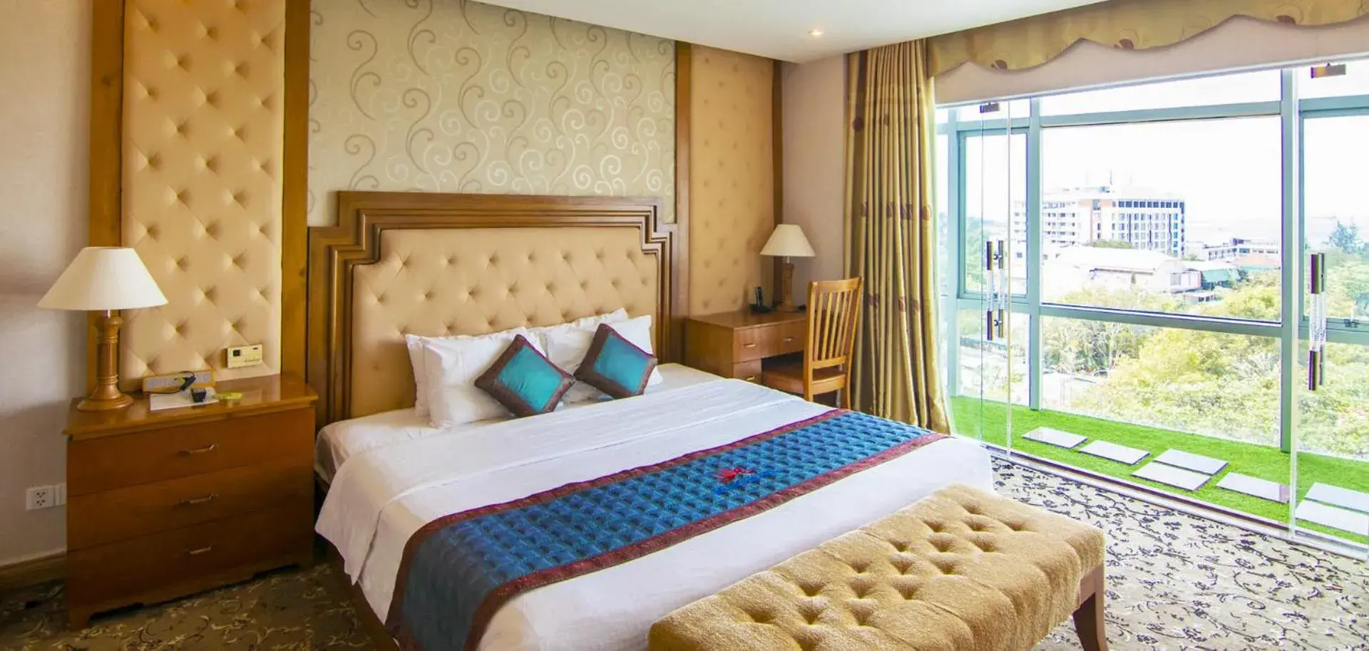 Suite with City View in Petro Hotel Suite with City View in Petro Hotel