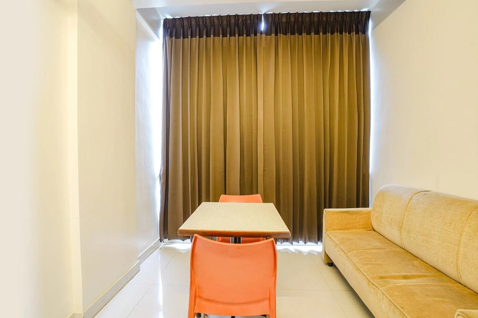 Seating area in FabHotel Willow Tree