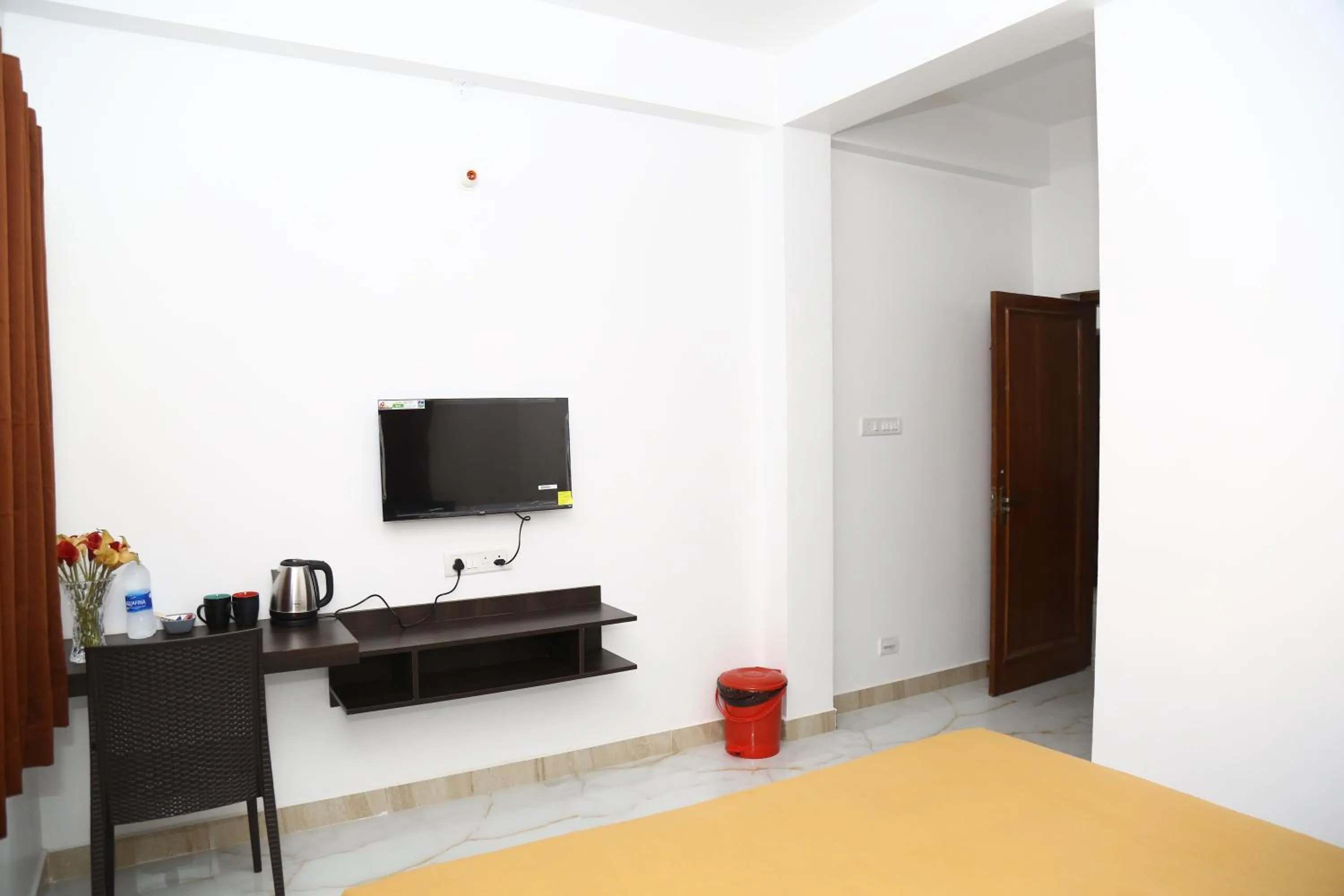 TV and multimedia, Bed in SS Stay Kilpauk Chennai
