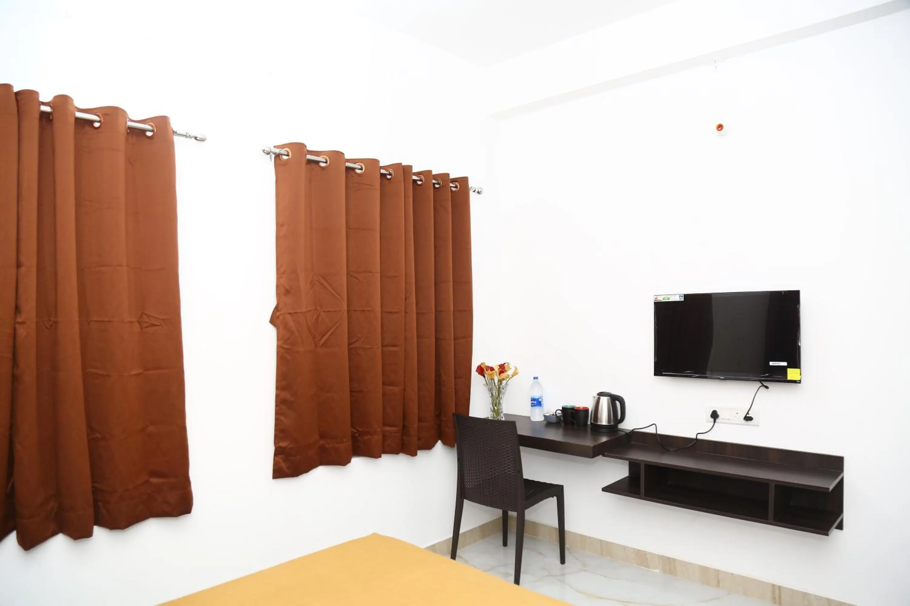TV and multimedia, Bed in SS Stay Kilpauk Chennai