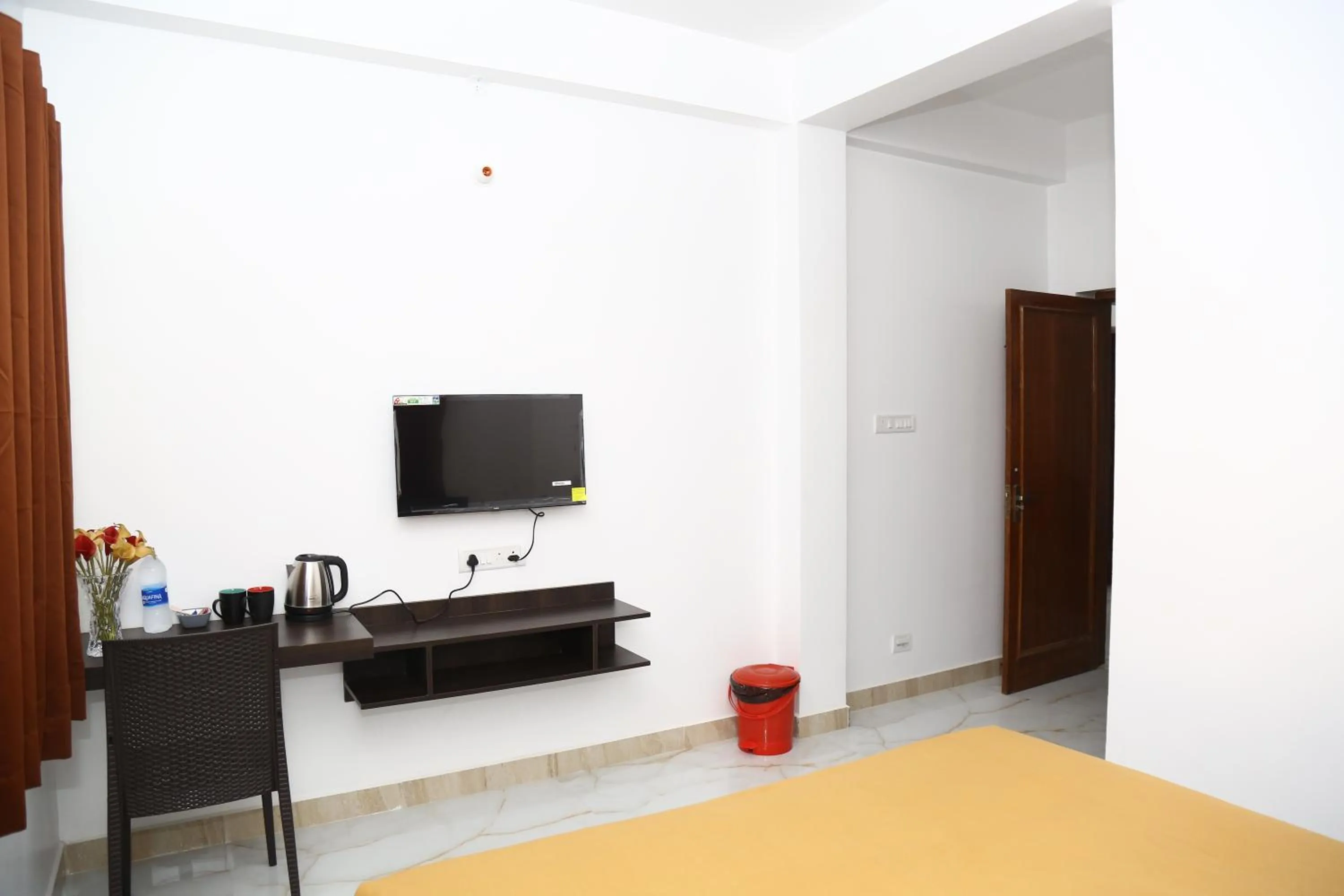 TV and multimedia, Bed in SS Stay Kilpauk Chennai