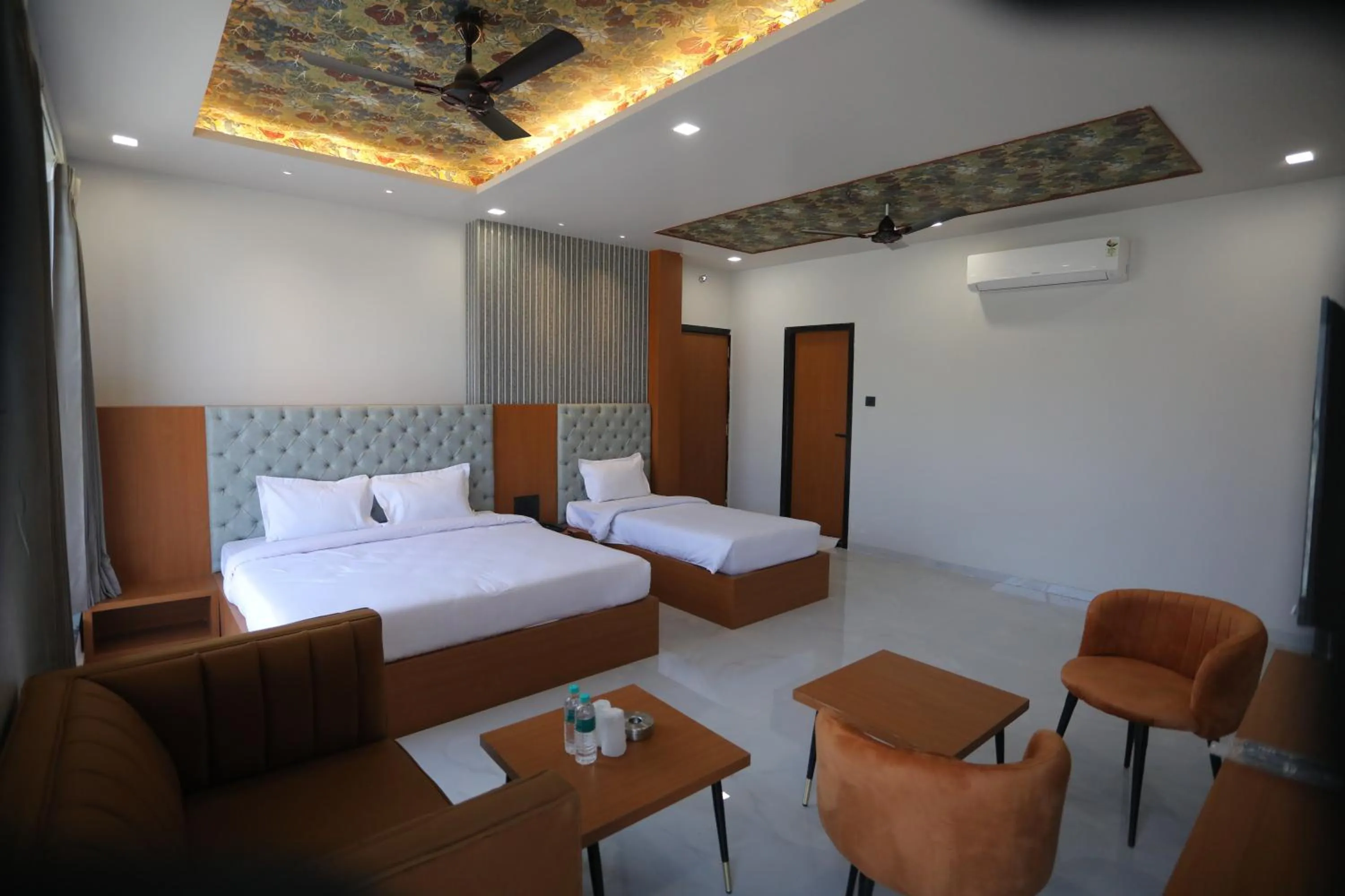 Photo of the whole room, Bed in Hotel Pride Of Chittor