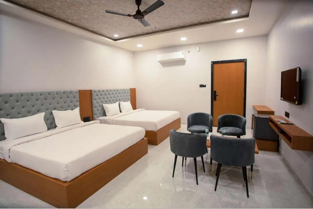 Living room, Bed in Hotel Pride Of Chittor